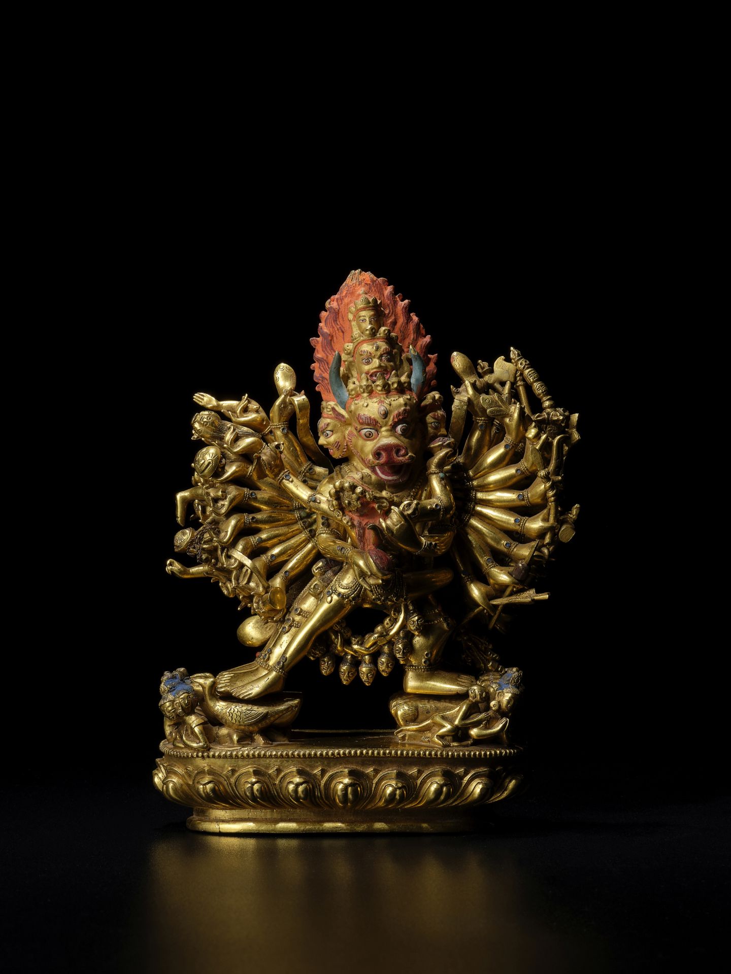 STATUETTE DE VAJRABHAIRAVA EN ALLIAGE DE CUIVRE DOR&#201; DYNASTIE QING, XVIIIE SI&#200;CLE