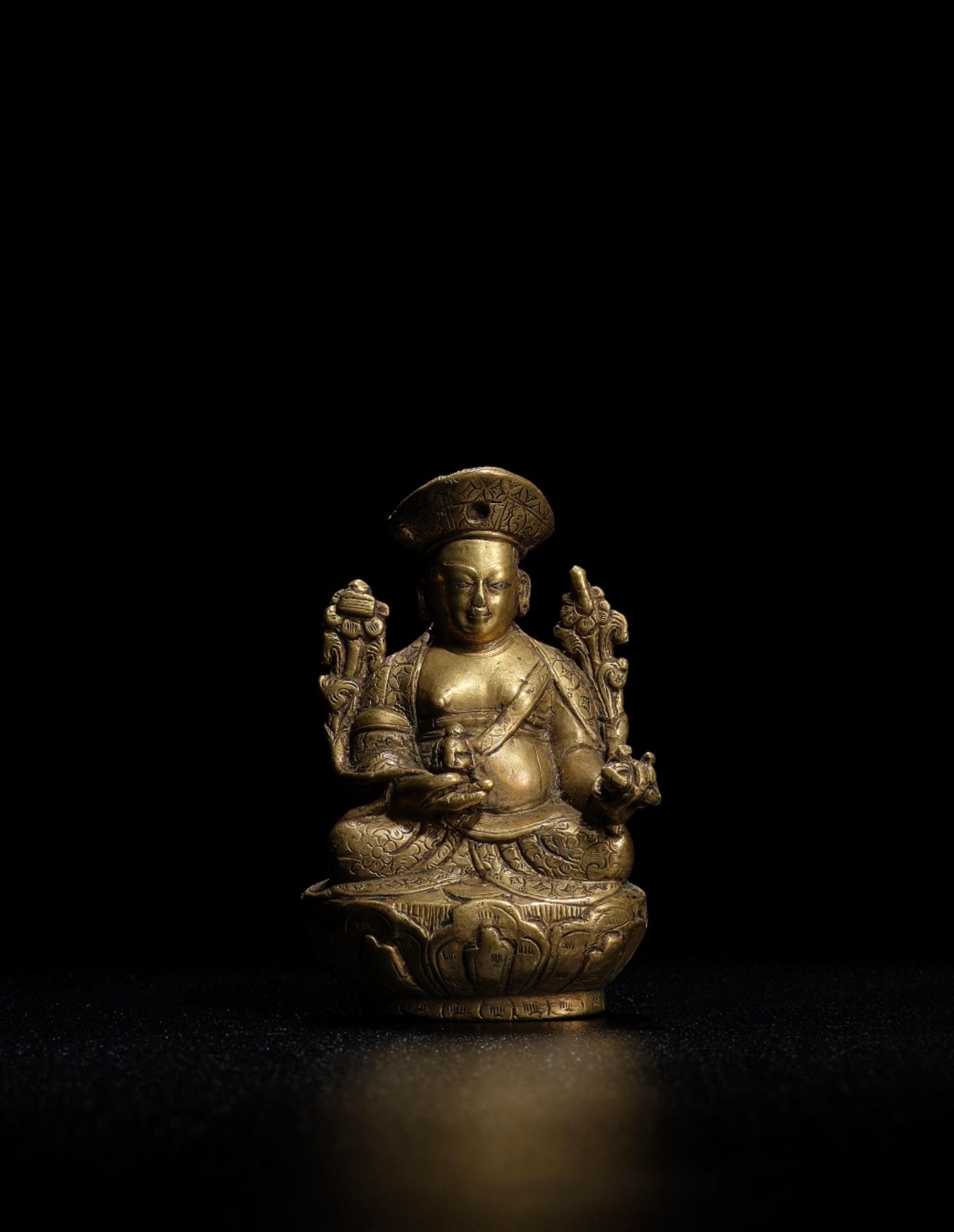 STATUETTE D'UN LAMA DRUGPA KAGYU EN LAITON INCRUST&#201; D'ARGENT ET DE CUIVRE BHOUTAN OU TIBET, ... - Image 2 of 3