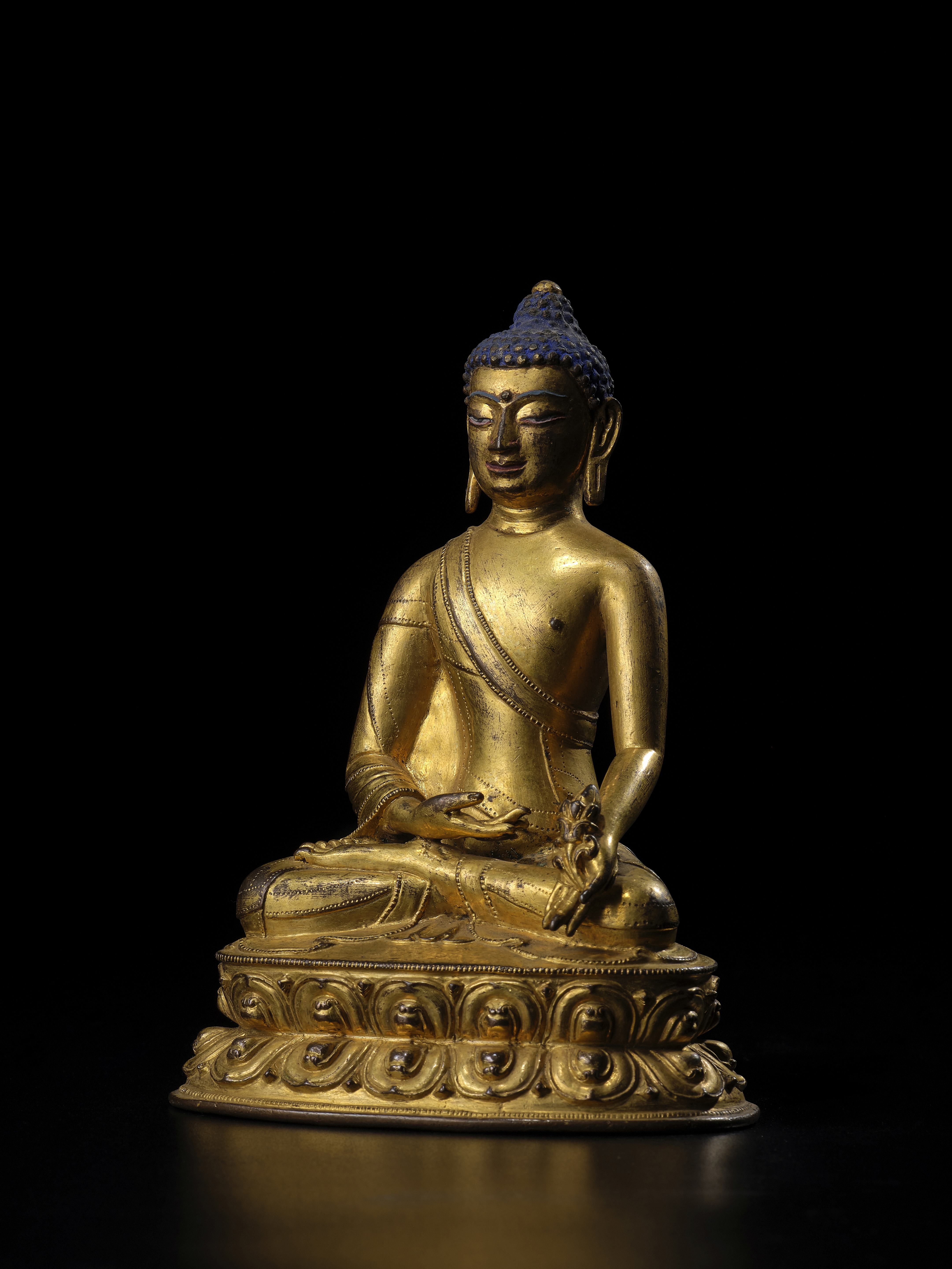 STATUETTE DE BOUDDHA DE M&#201;DECINE EN ALLIAGE DE CUIVRE DOR&#201; TIBET, XVE SI&#200;CLE