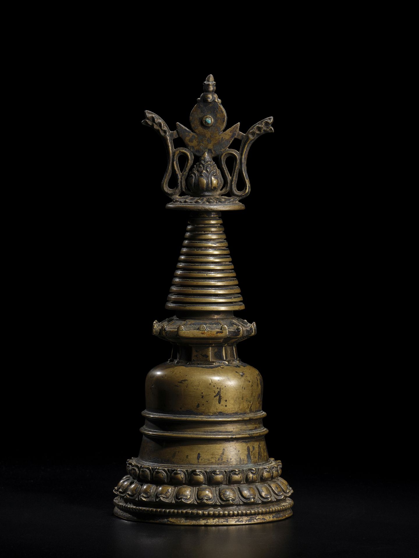 STUPA DU MAHAPARINIRVANA EN ALLIAGE DE CUIVRE TIBET, XIIIE/XIVE SI&#200;CLE