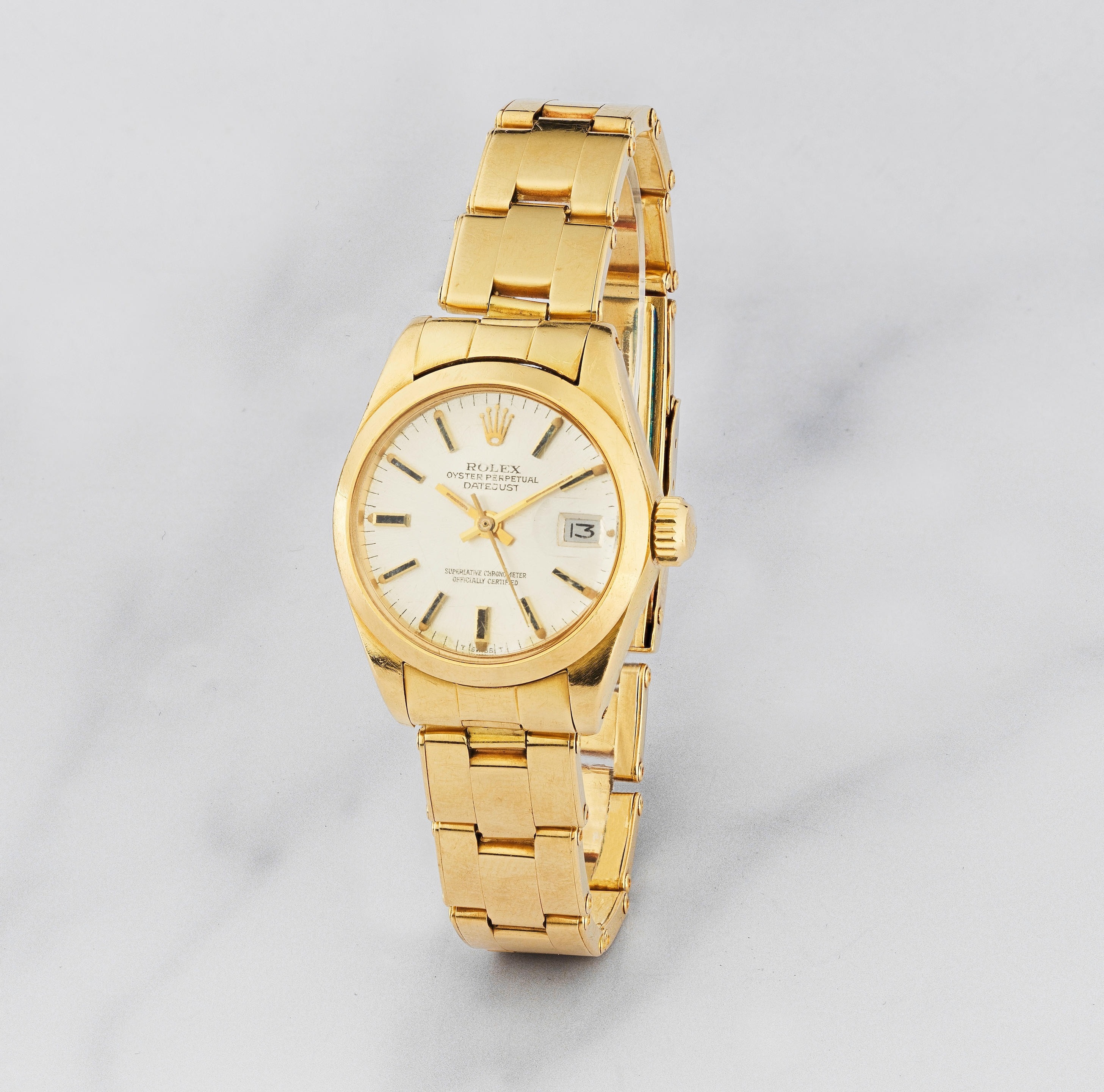 Rolex. Montre bracelet de dame en or jaune 18K (750) avec date mouvement automatique Rolex. A lad...