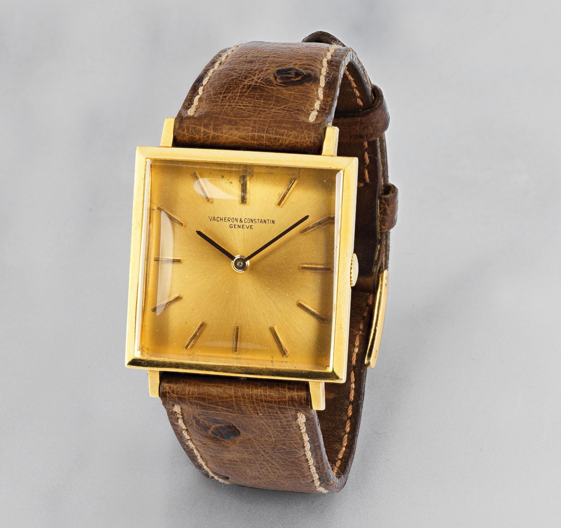 Vacheron & Constantin. Montre bracelet en or jaune 18K (750) de forme carr&#233;e mouvement m&#23...