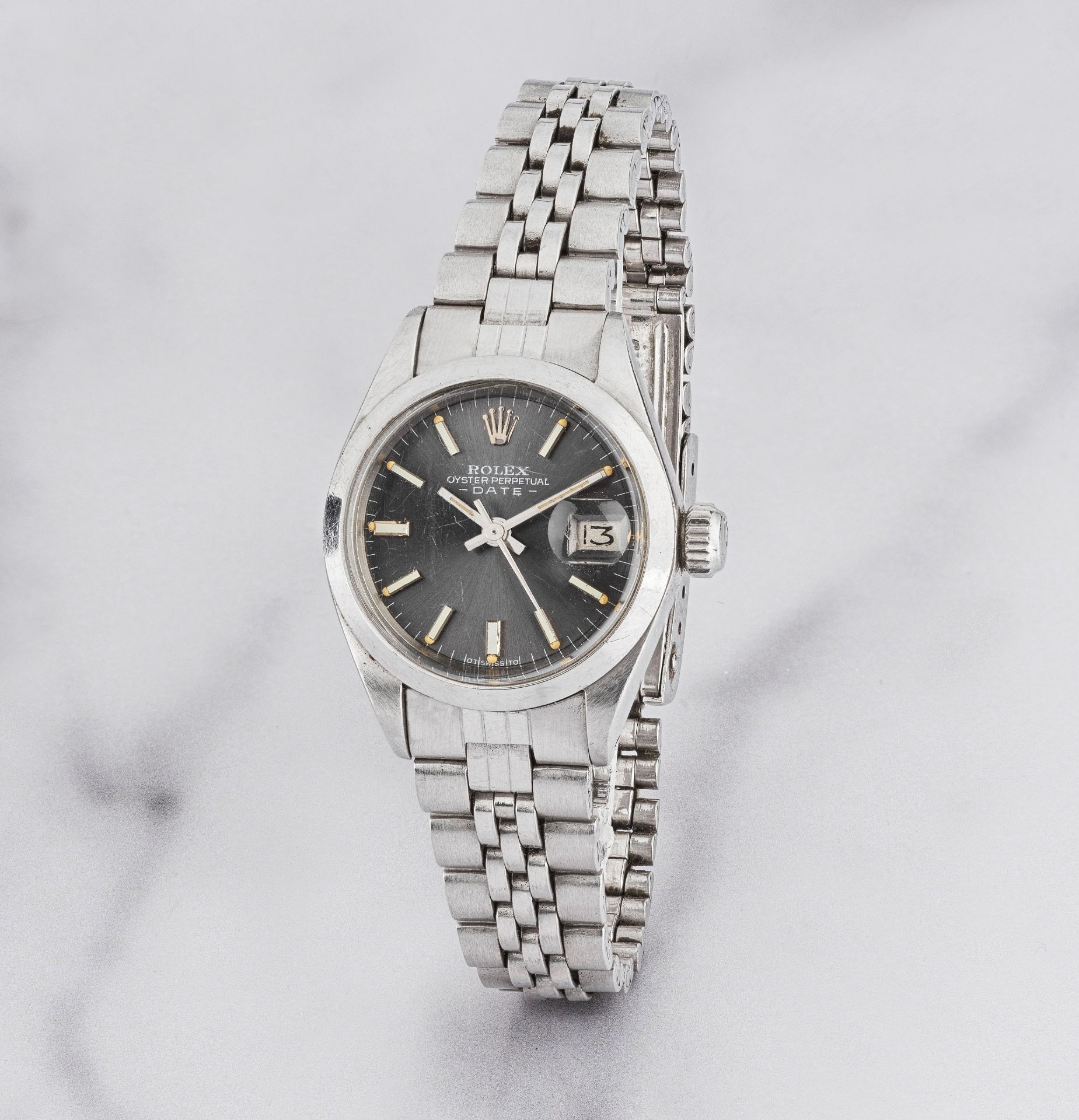 Rolex. Montre bracelet de dame en acier avec date et cadran sigma mouvement automatique Rolex. A ...