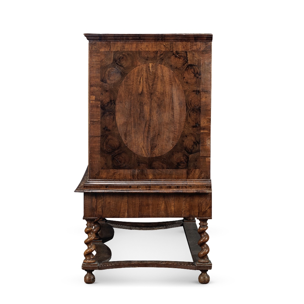 A late 17th century walnut, fruitwood and oyster veneered chest on stand - Bild 2 aus 2