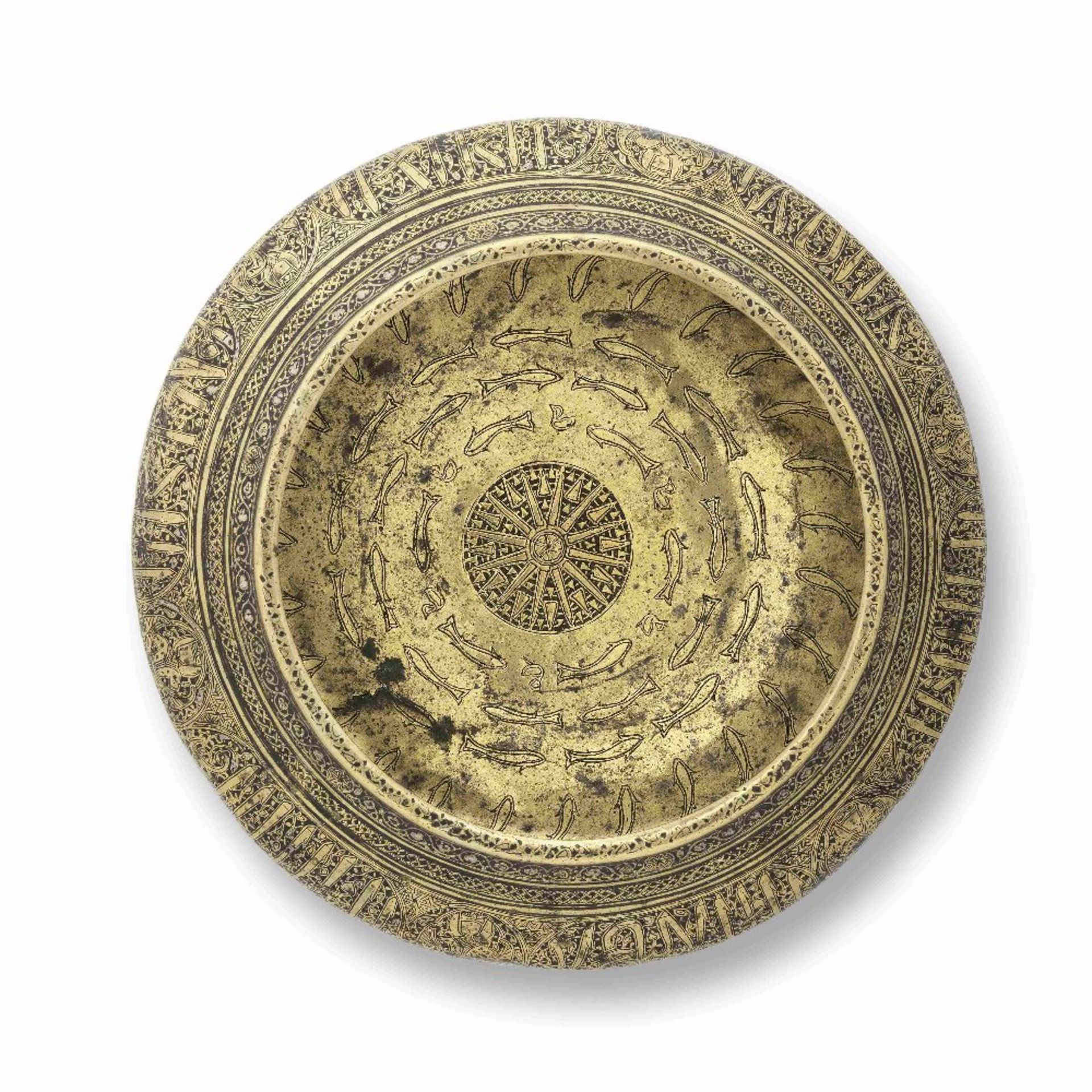 A large Fars gold and silver-inlaid brass bowl Persia, 13th/ 14th Century - Bild 8 aus 9