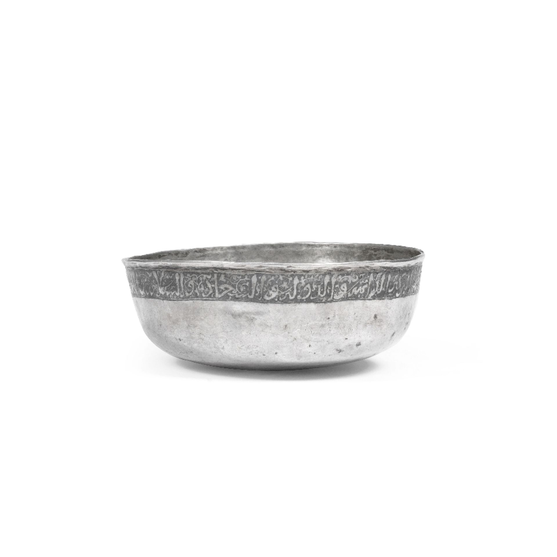 A rare and important Seljuk niello silver bowl Siberia or Central Asia, 11th/ 12th Century - Bild 3 aus 4