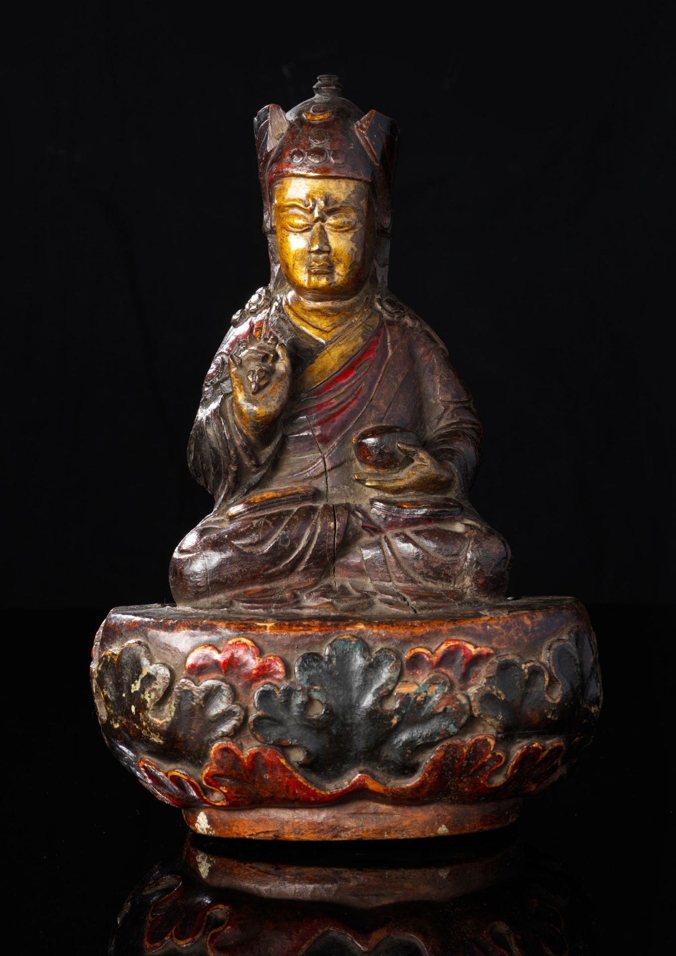 STATUETTE DE PADMASAMBHAVA EN BOIS SCULPT&#201; POLYCHROME Bhoutan, XVIIIe si&#232;cle