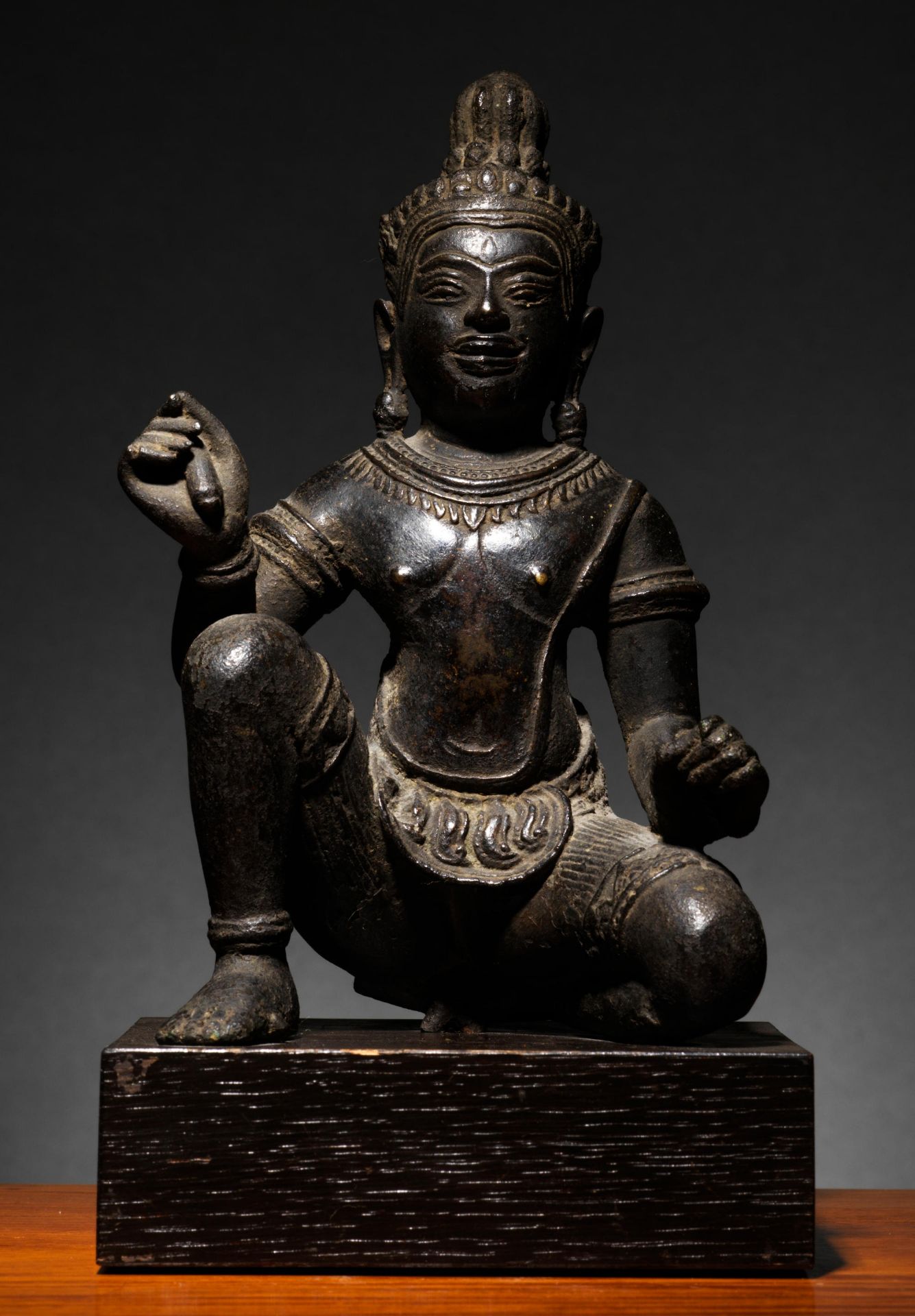 STATUETTE DE VISHAKARMAN EN ALLIAGE DE CUIVRE Tha&#239;lande, Lopburi, XIIIe si&#232;cle (2)