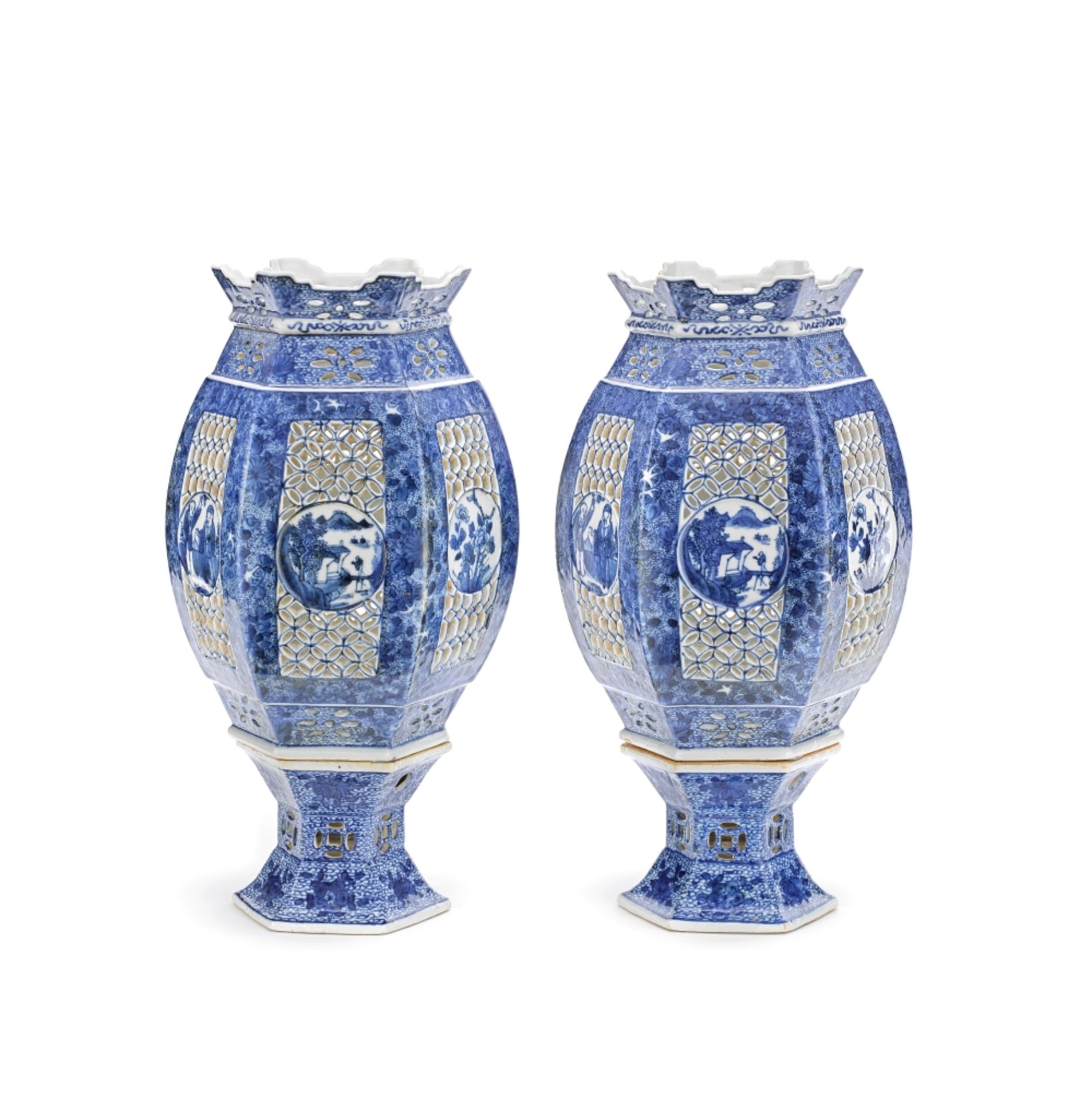 A PAIR OF BLUE AND WHITE LANTERN VASES 18th/19th century (4)