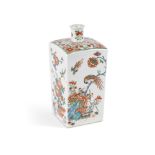 BOUTEILLE A SAKE A DECOR HOLLANDAIS, LA PORCELAINE, JAPON DEBUT DU XVIIIe SIECLE, LE DECOR DE 173...