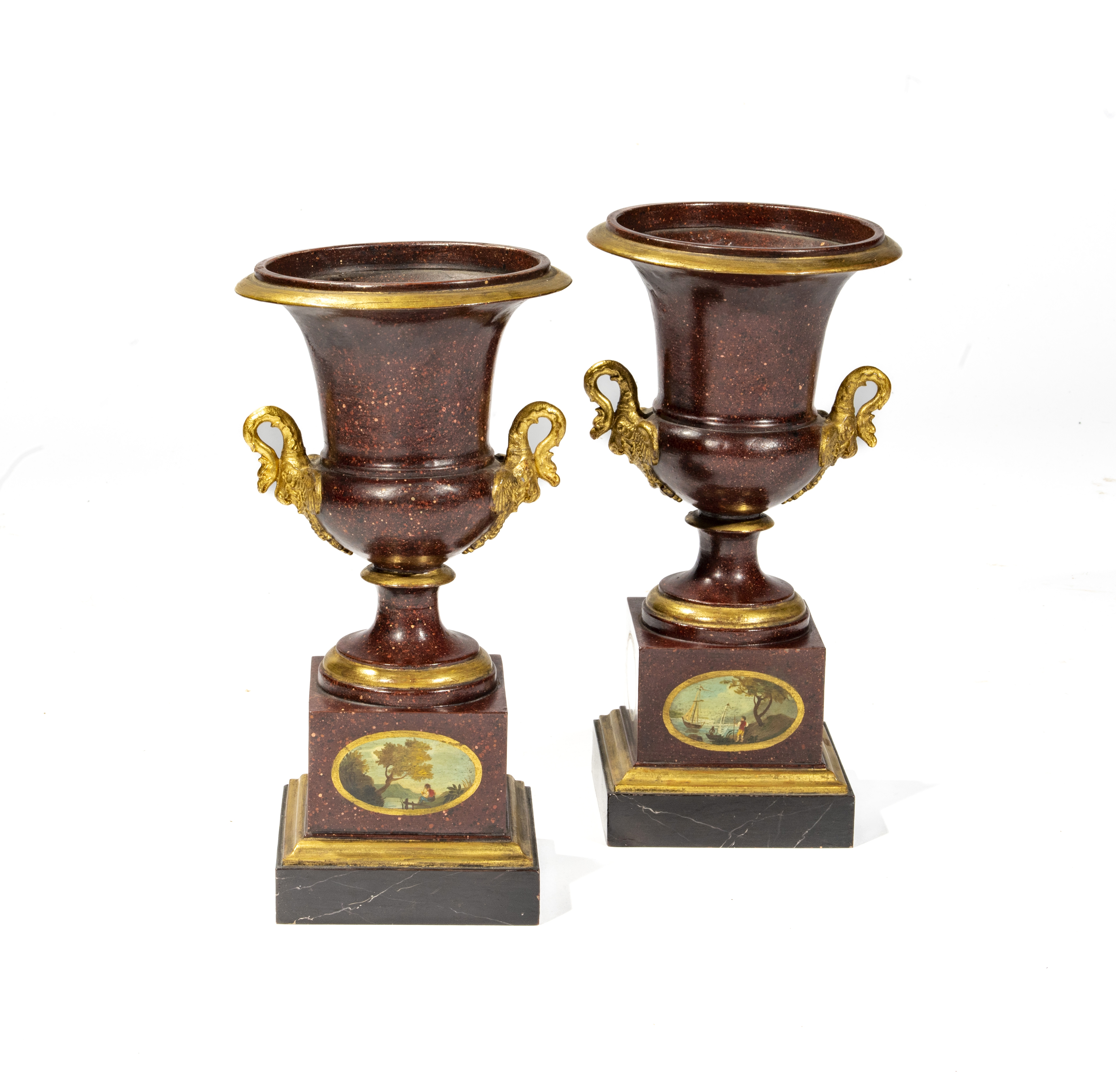 PAIRE DE VASES EN TOLE PEINTE A L'IMITATION DU PORPHYRE PREMIERE MOITIE DU XIXe SIECLE A PAIR OF...