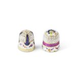 DES A COUDRE DECORES DE FLEURS, MEISSEN, VERS 1760-70 TWO MEISSEN THIMBLES DECORATED WITH FLOWERS...