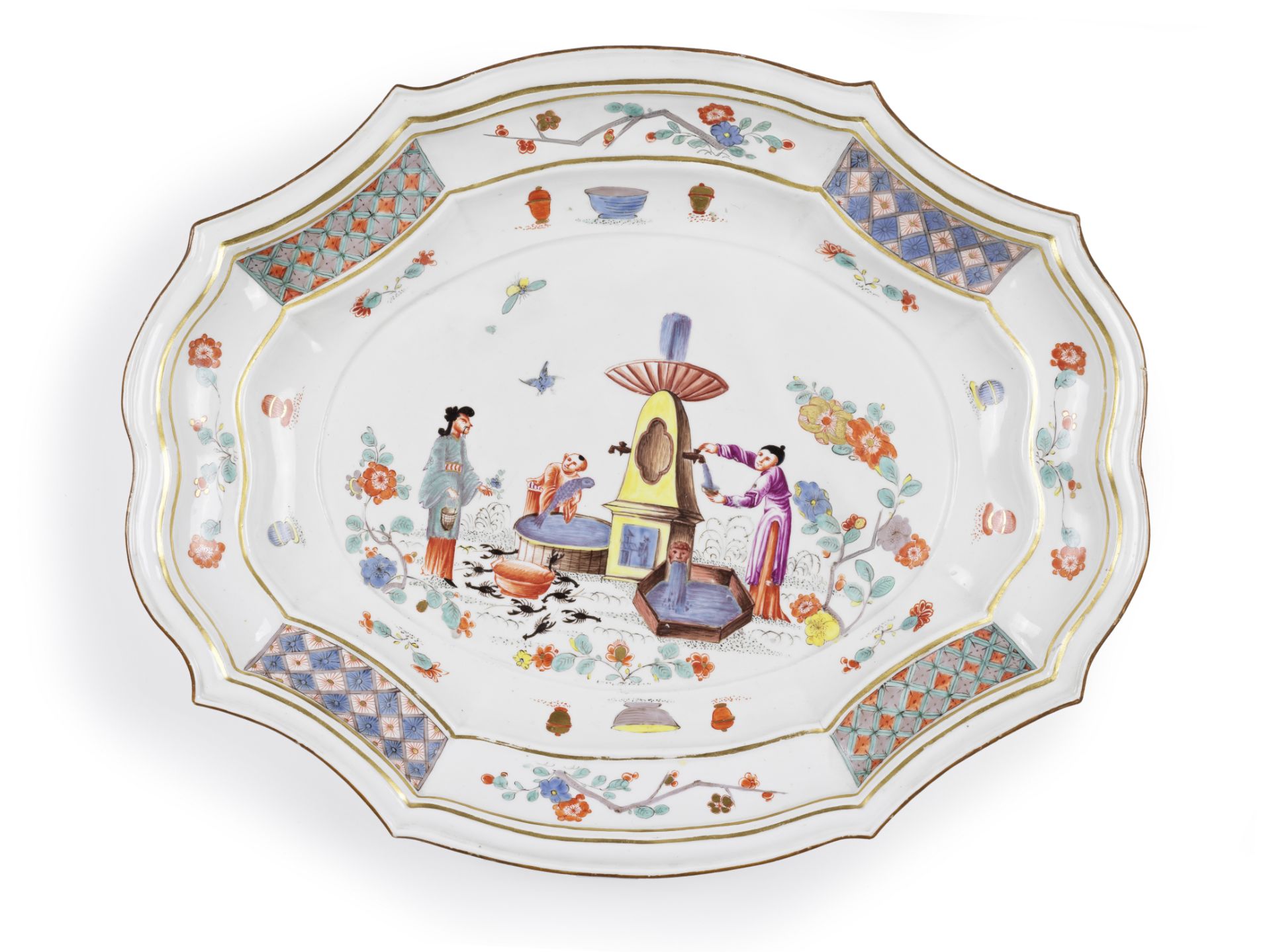 PLAT OVALE A BORDS CONTOURNES EN PORCELAINE, MEISSEN, CIRCA 1735 A MEISSEN SHAPED OVAL STAND, CI...