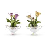 PAIRE DE PETITS VASES DE FLEURS AVEC TULIPES, MEISSEN, MOITIE DU XVIIIe SIECLE TWO SMALL MEISSEN ...