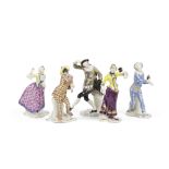 SUITE DE CINQ PERSONNAGES DE LA COMMEDIA DELL'ARTE EN PORCELAINE, NYMPHENBURG, XXe SIECLE FIVE NY...