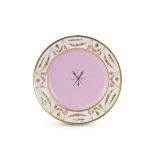 ASSIETE DE DINER 'SERVICE FOND ROSE GUIRLANDE DE FLEURS ET ATTRIBUTS' REALISE POUR NAPOLEON I, SE...