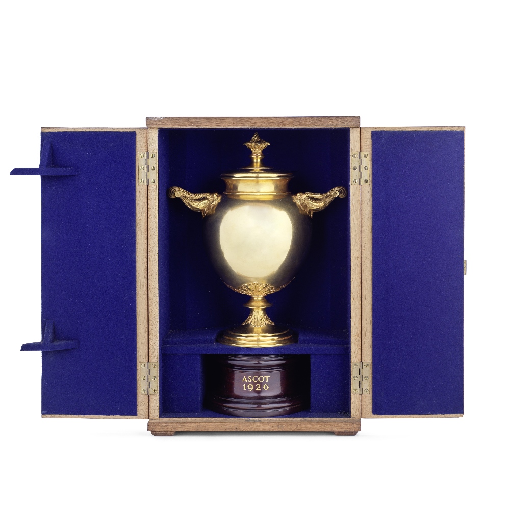 THE 1926 ASCOT GOLD CUP: an 18 carat gold cup and cover Sebastian Garrard, London 1926, inscribed... - Image 9 of 9