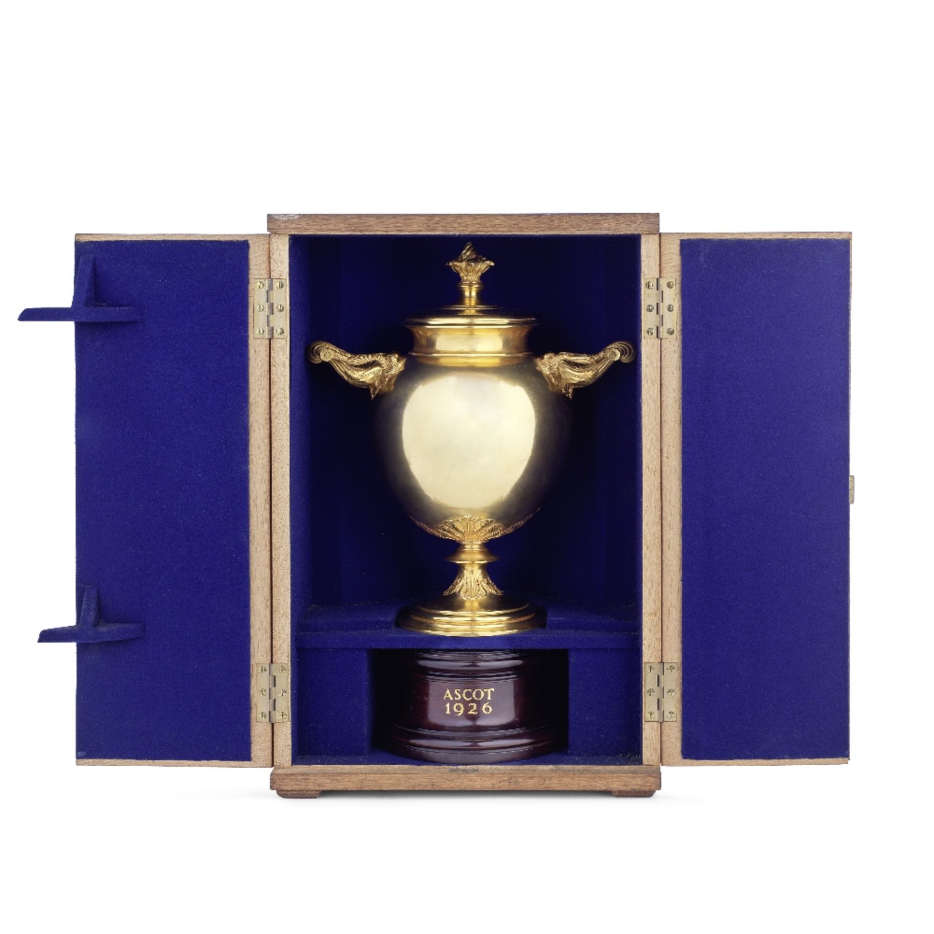 THE 1926 ASCOT GOLD CUP: an 18 carat gold cup and cover Sebastian Garrard, London 1926, inscribed... - Bild 9 aus 9