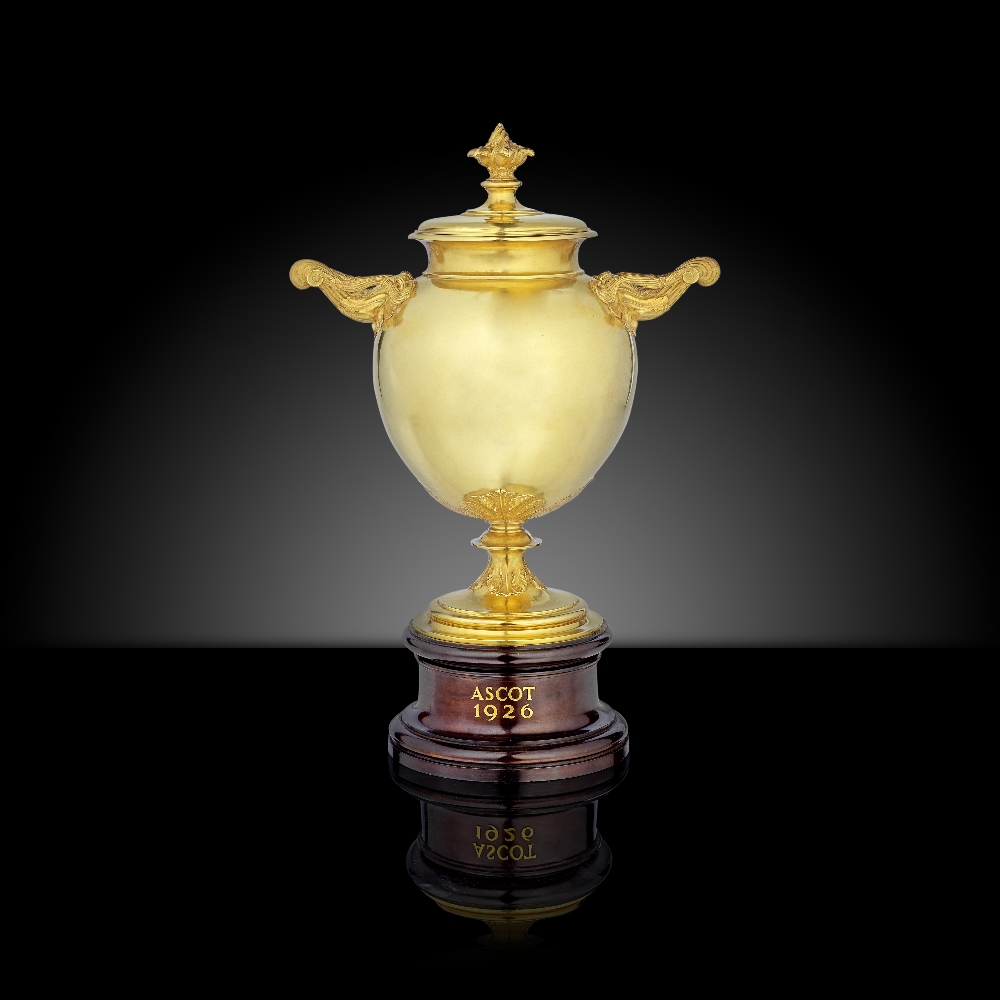 THE 1926 ASCOT GOLD CUP: an 18 carat gold cup and cover Sebastian Garrard, London 1926, inscribed... - Image 7 of 9