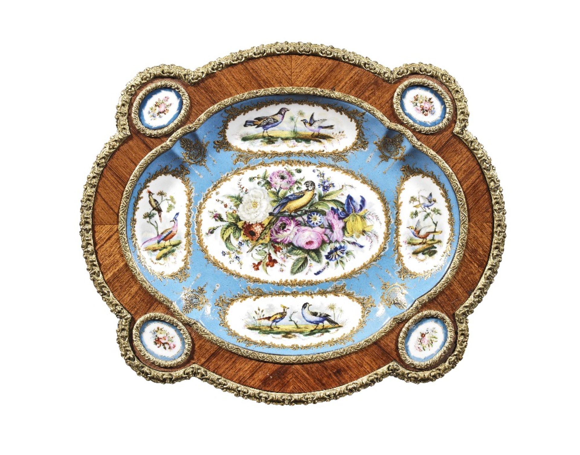 A Napoleon III porcelain and ormolu mounted tulipwood gueridon Circa 1860 - Bild 2 aus 2