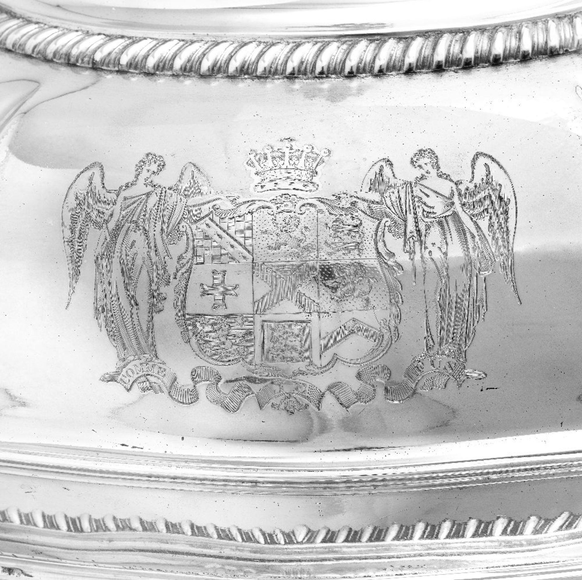 An impressive George IV silver meat dish and cover with mazarine Robert Garrard, London, base 18... - Bild 5 aus 5