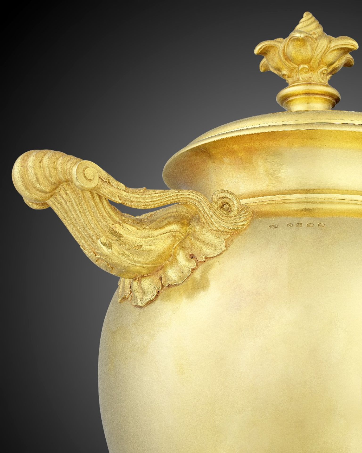 THE 1926 ASCOT GOLD CUP: an 18 carat gold cup and cover Sebastian Garrard, London 1926, inscribed... - Bild 4 aus 9