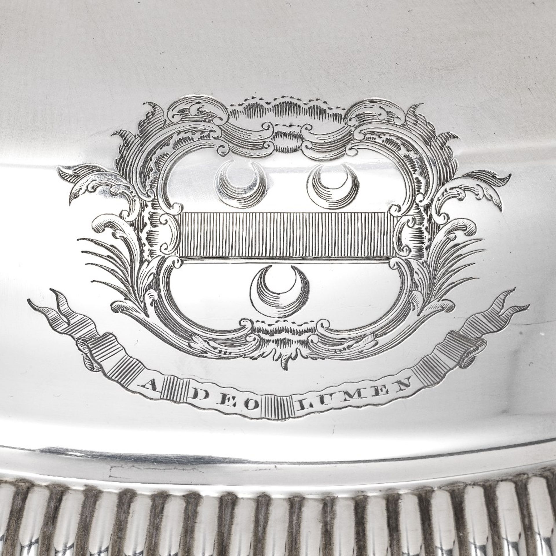 A George IV silver entr&#233;e dish and cover Joseph Craddock & William Ker Reid, London 1824 - Image 2 of 4