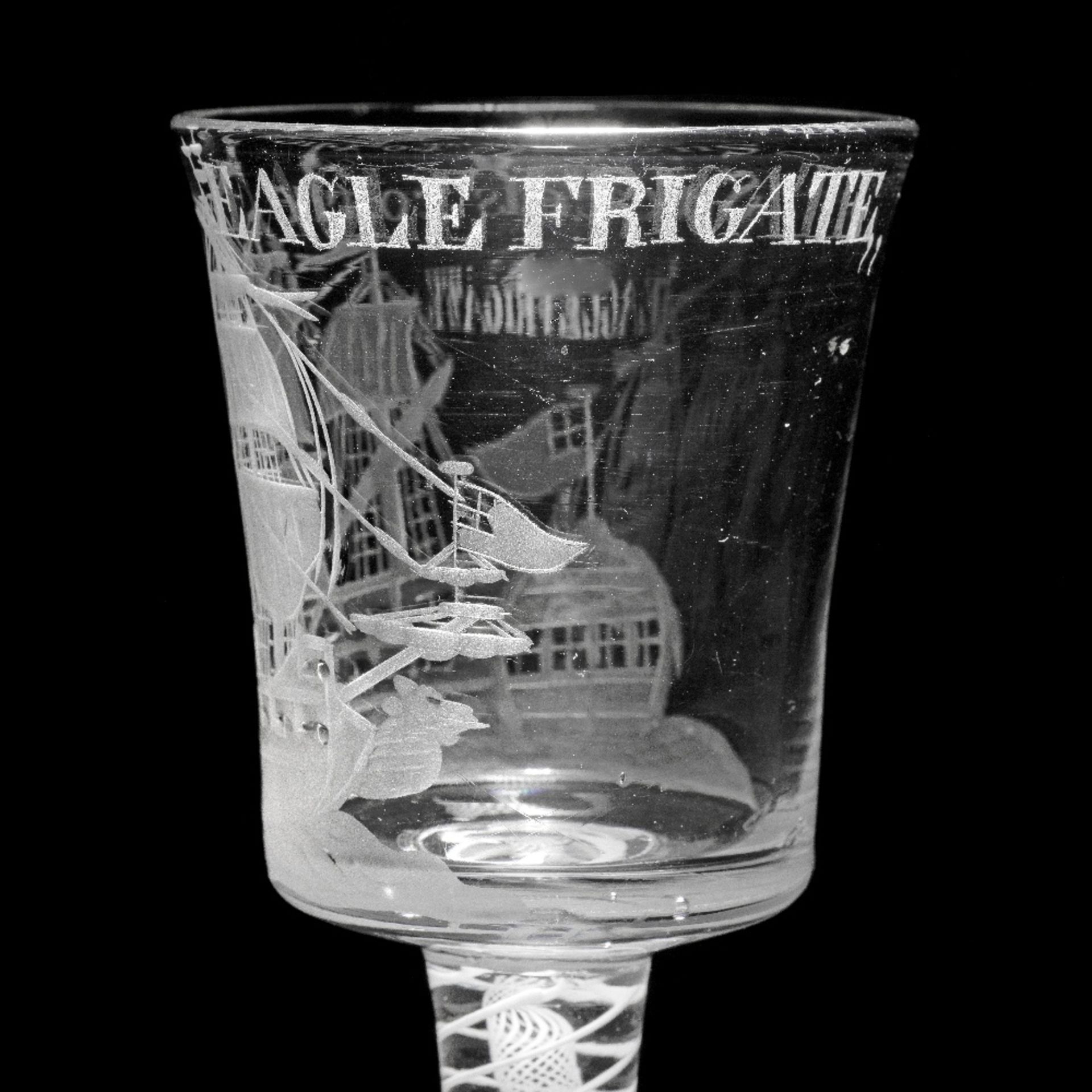 The Eagle Frigate: a rare engraved Privateer wine glass, circa 1757-60 - Bild 2 aus 2