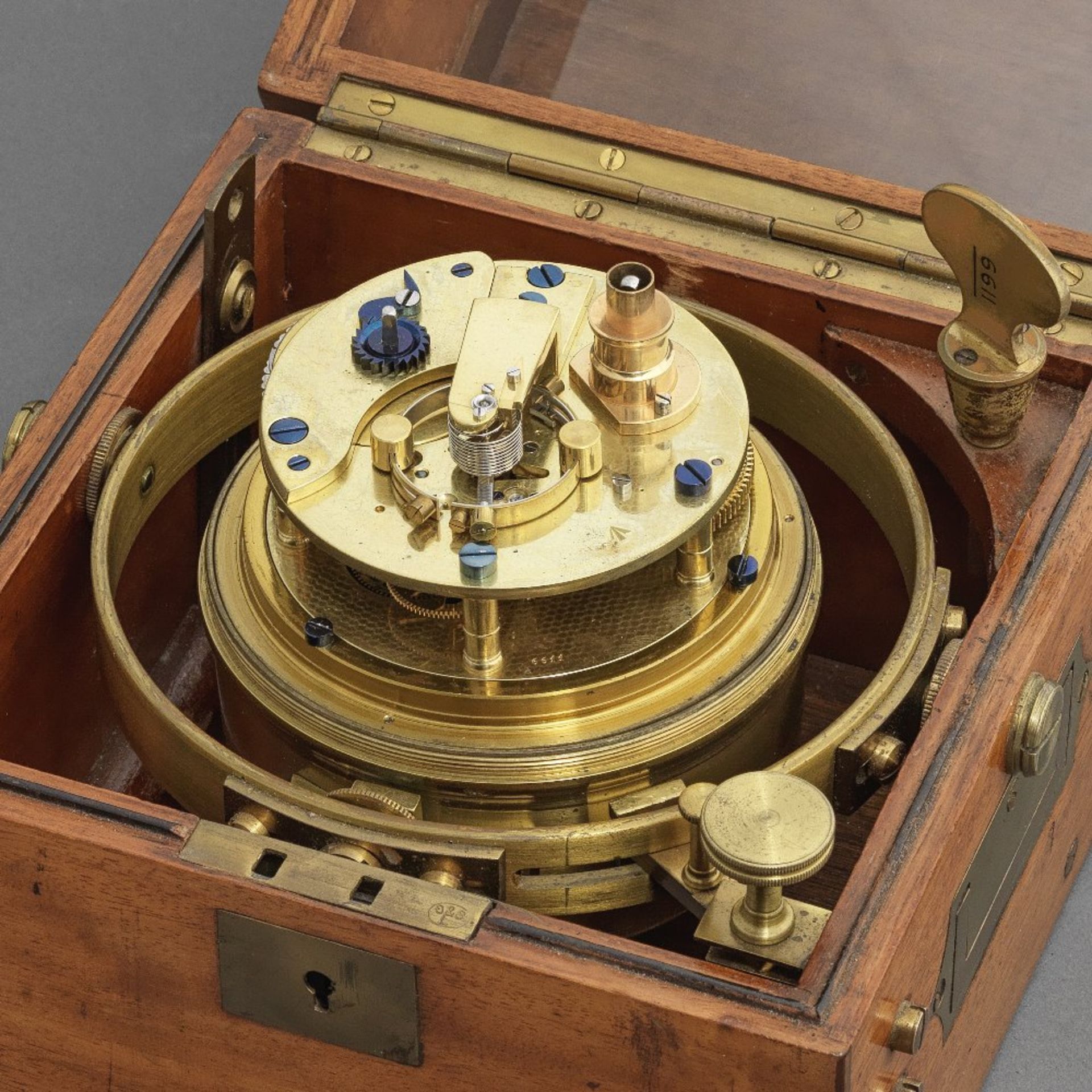 A good early 20th century mahogany two-day marine chronometer, with association to Sir Ernest Sha... - Image 2 of 2