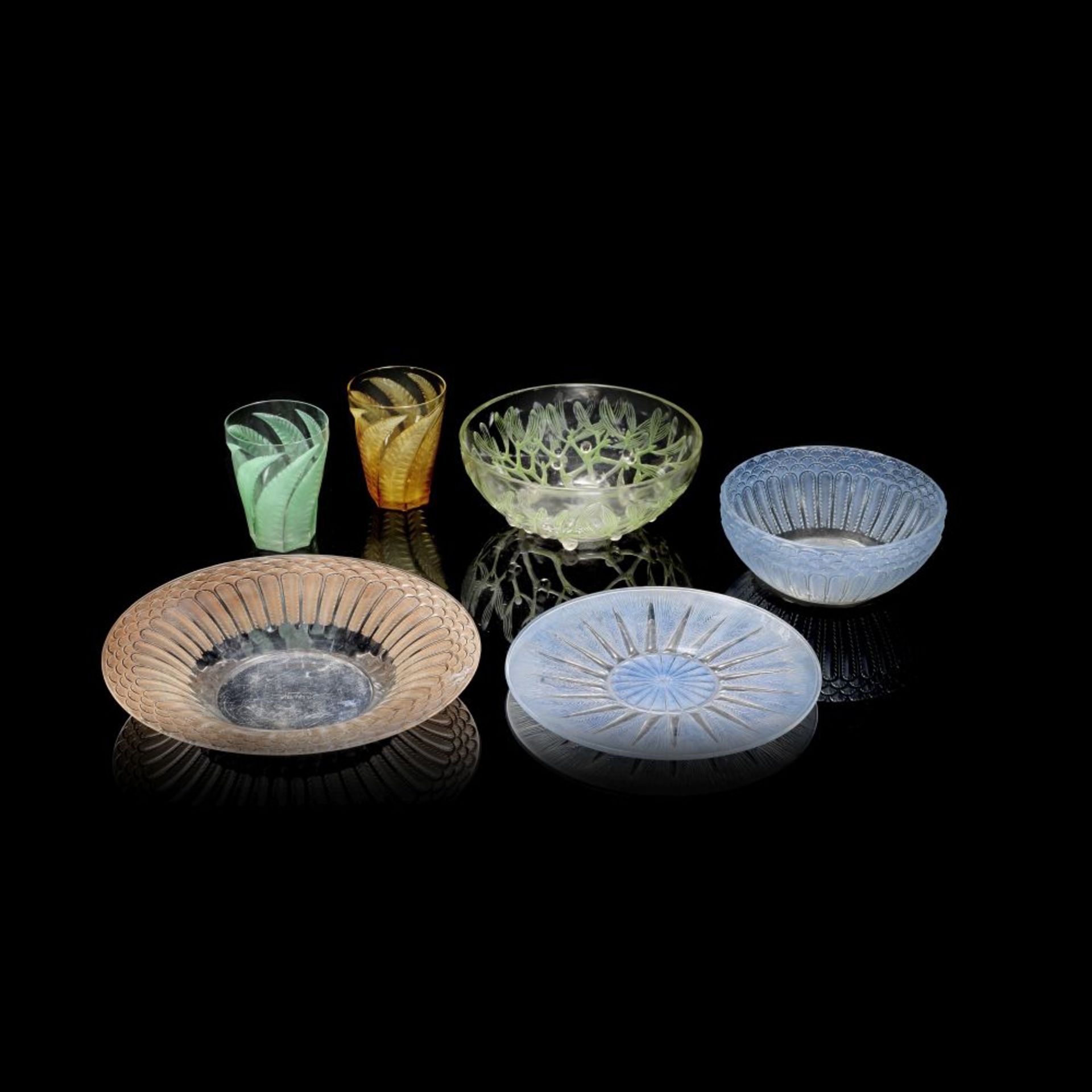 Ren&#233; Lalique Four bowls 'Jaffa', 'Gui' and 'Epis' and two beakers 'Hesperides', designed 192... - Bild 6 aus 6