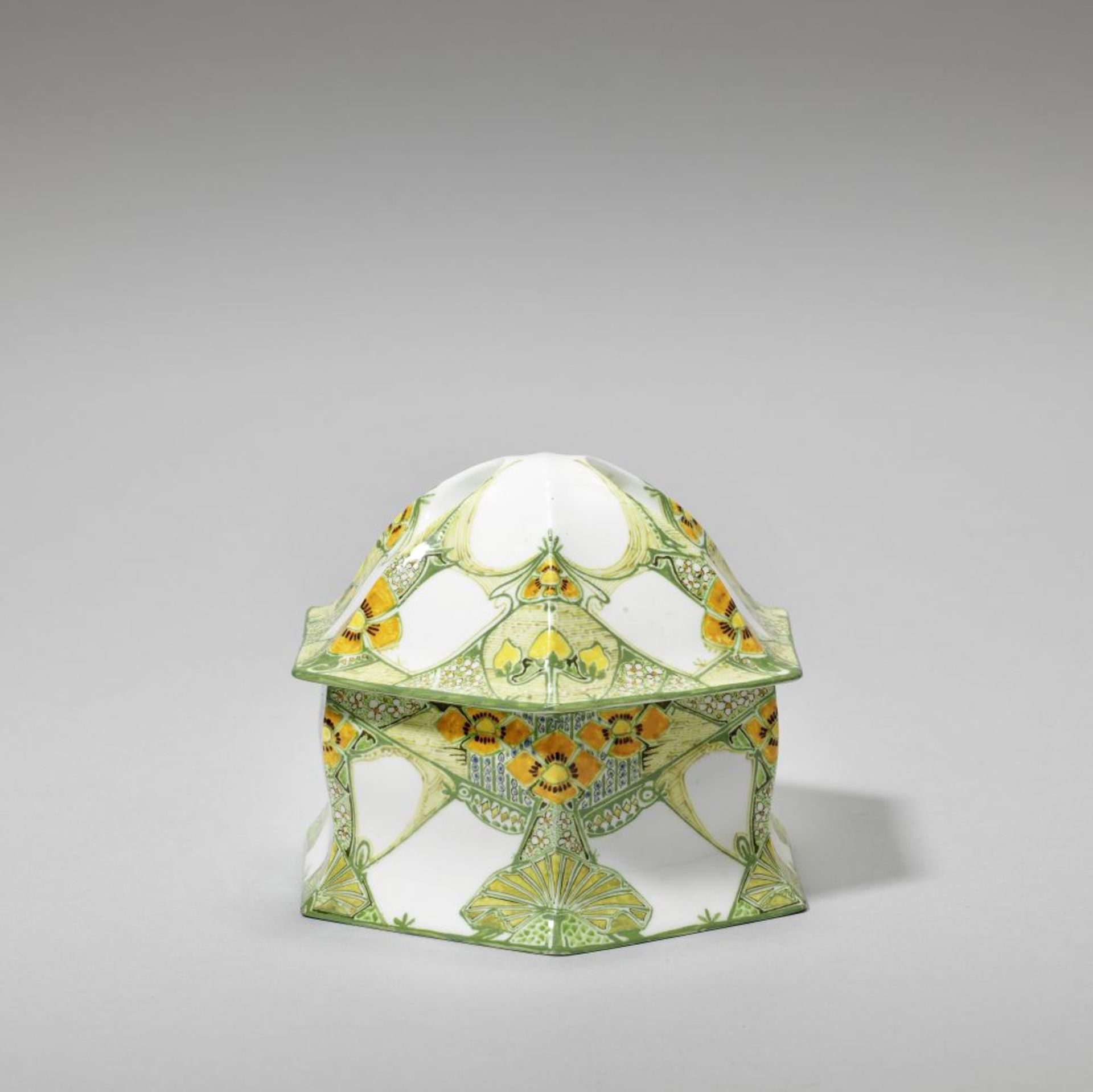 Rozenburg 'Bonbonni&#232;re' hexagonal box and cover, 1901