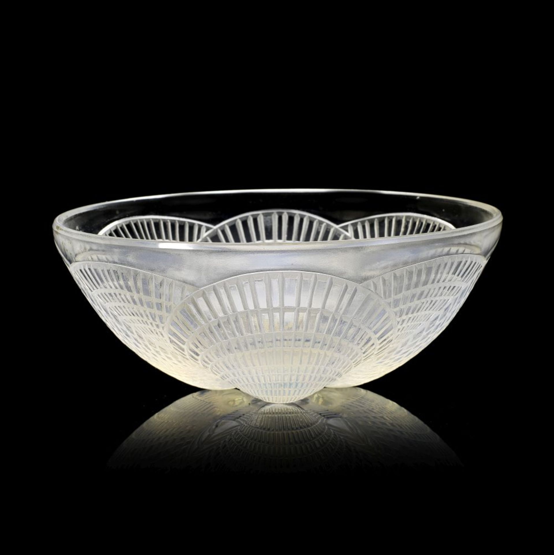 Ren&#233; Lalique 'Coquilles' plate, no. 2 and two bowls, nos. 2 and no. 4, designed 1924 - Image 2 of 3