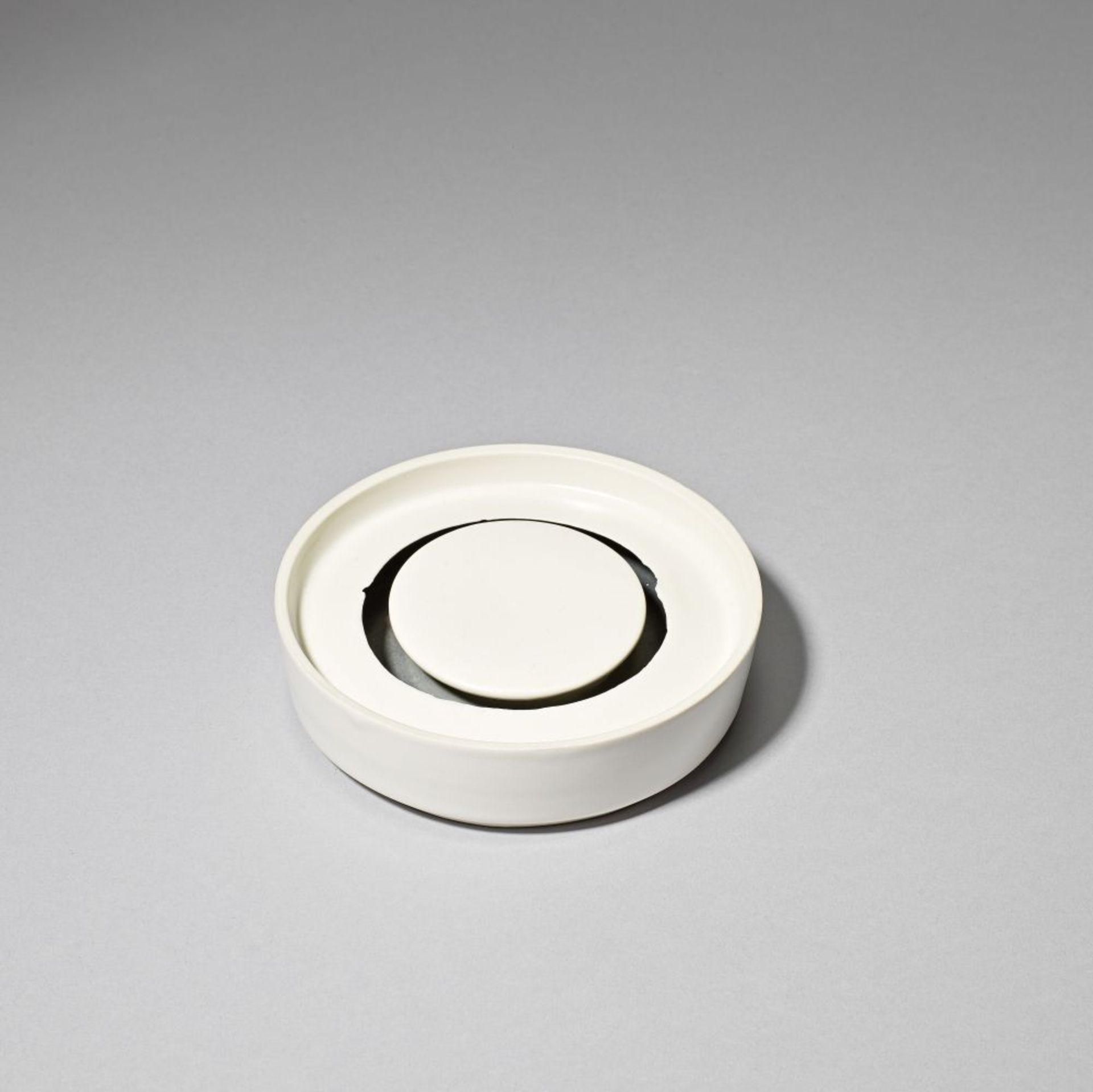 Edmund de Waal Dish Low cylinder with floating base, circa 2002