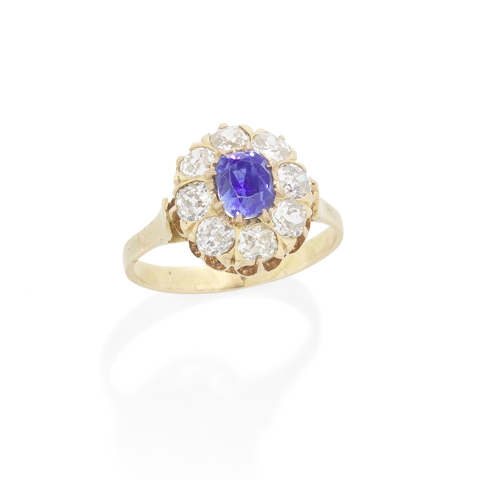 SAPPHIRE AND DIAMOND CLUSTER RING, LATE 19TH CENTURY