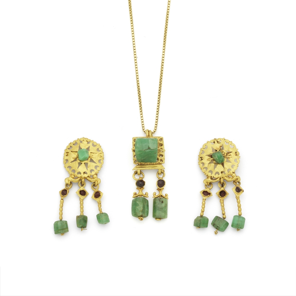 A pair of Roman gold and emerald earrings and a Roman gold and emerald pendant 3