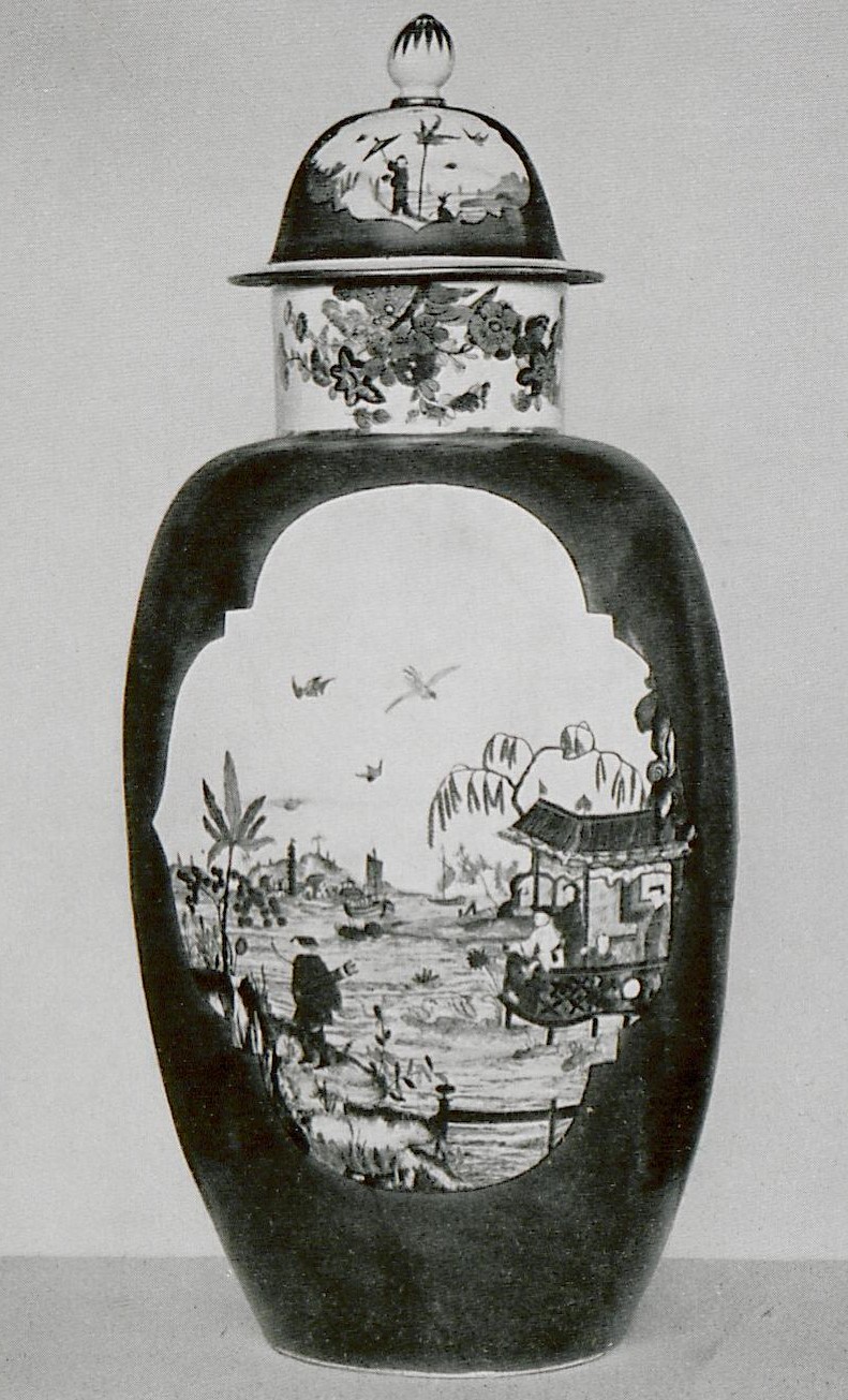 An extremely rare pair of Meissen red-ground bottle vases, circa 1735 - Image 2 of 10