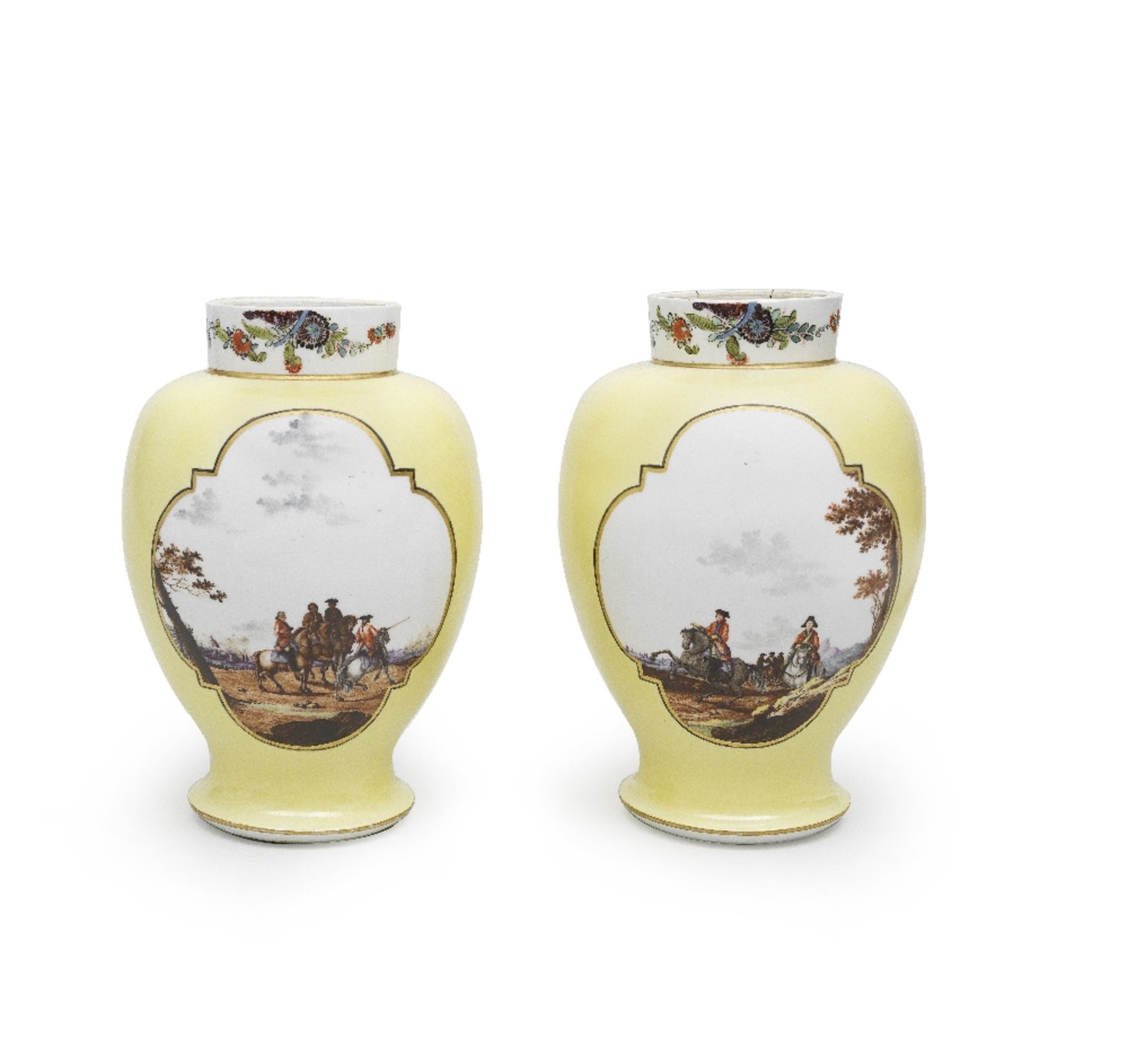 A pair of Meissen yellow-ground Augustus Rex vases, circa 1735-40 - Bild 2 aus 2