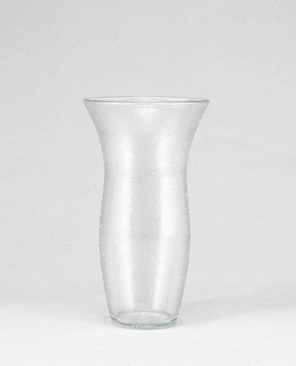 CARLO SCARPA Vase mod. 3644circa 1938Edition Venini, sign&#233;, en verre transparentH: 23,5cm.(1... - Image 2 of 2