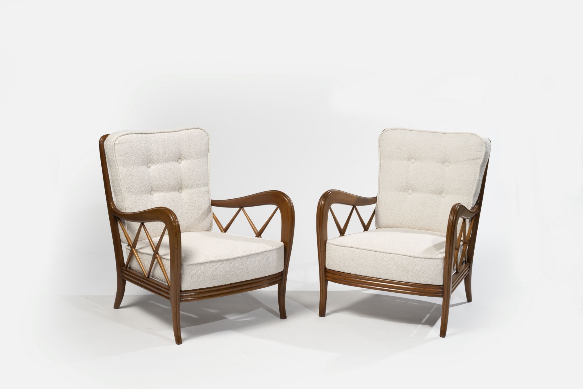 PAOLO BUFFA (attribu&#233; &#224;) Paire de fauteuils &#171;croisillons&#187;cr&#233;ation circa ...