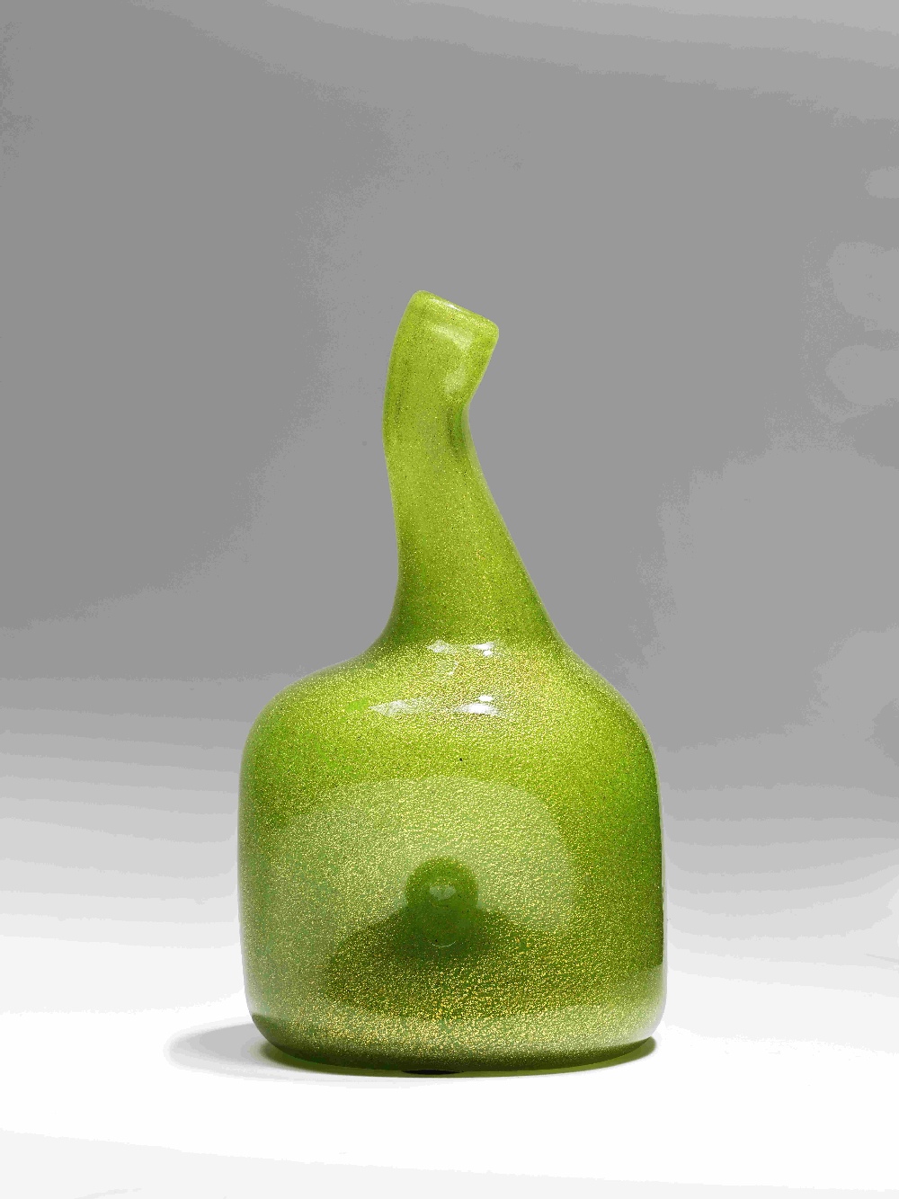 DINO MARTENS Vase 'Sprizzo'circa 1955Verre souffl&#233; et poudre d'or H: 18cm.(7 1/16in.).A glas... - Image 3 of 3