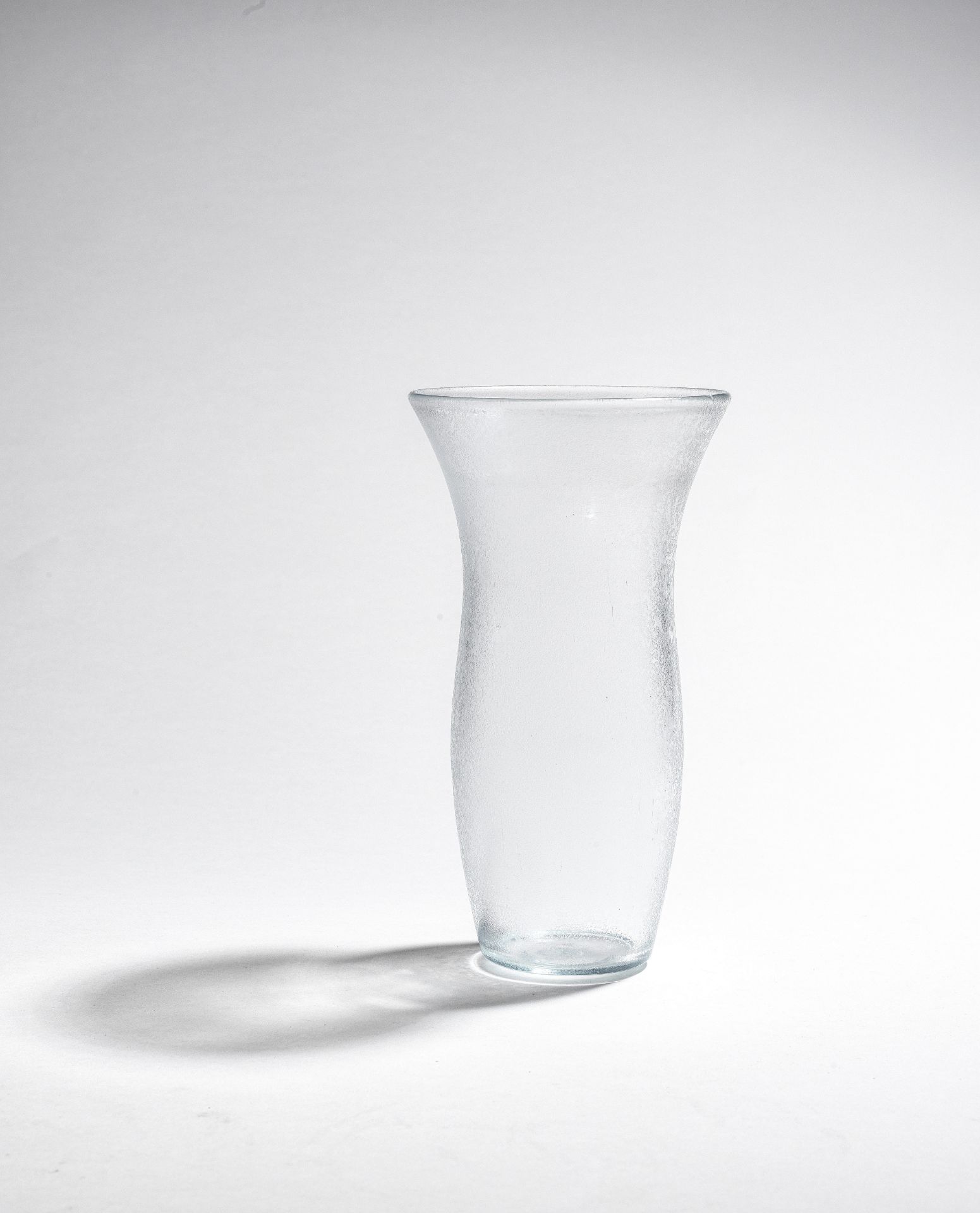 CARLO SCARPA Vase mod. 3644circa 1938Edition Venini, sign&#233;, en verre transparentH: 23,5cm.(1...