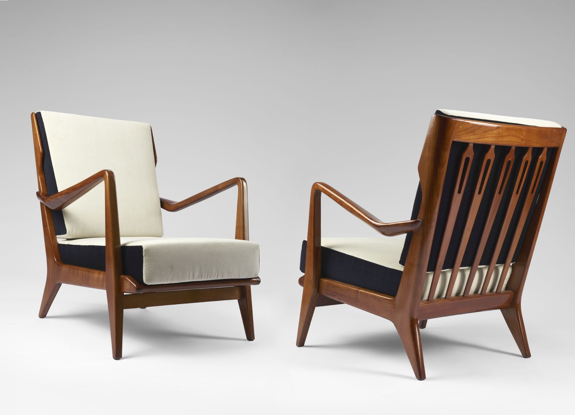 GIO PONTI (attribu&#233; &#224;) Paire de fauteuils mod. 516circa 1950Edition Cassina, en bois et...