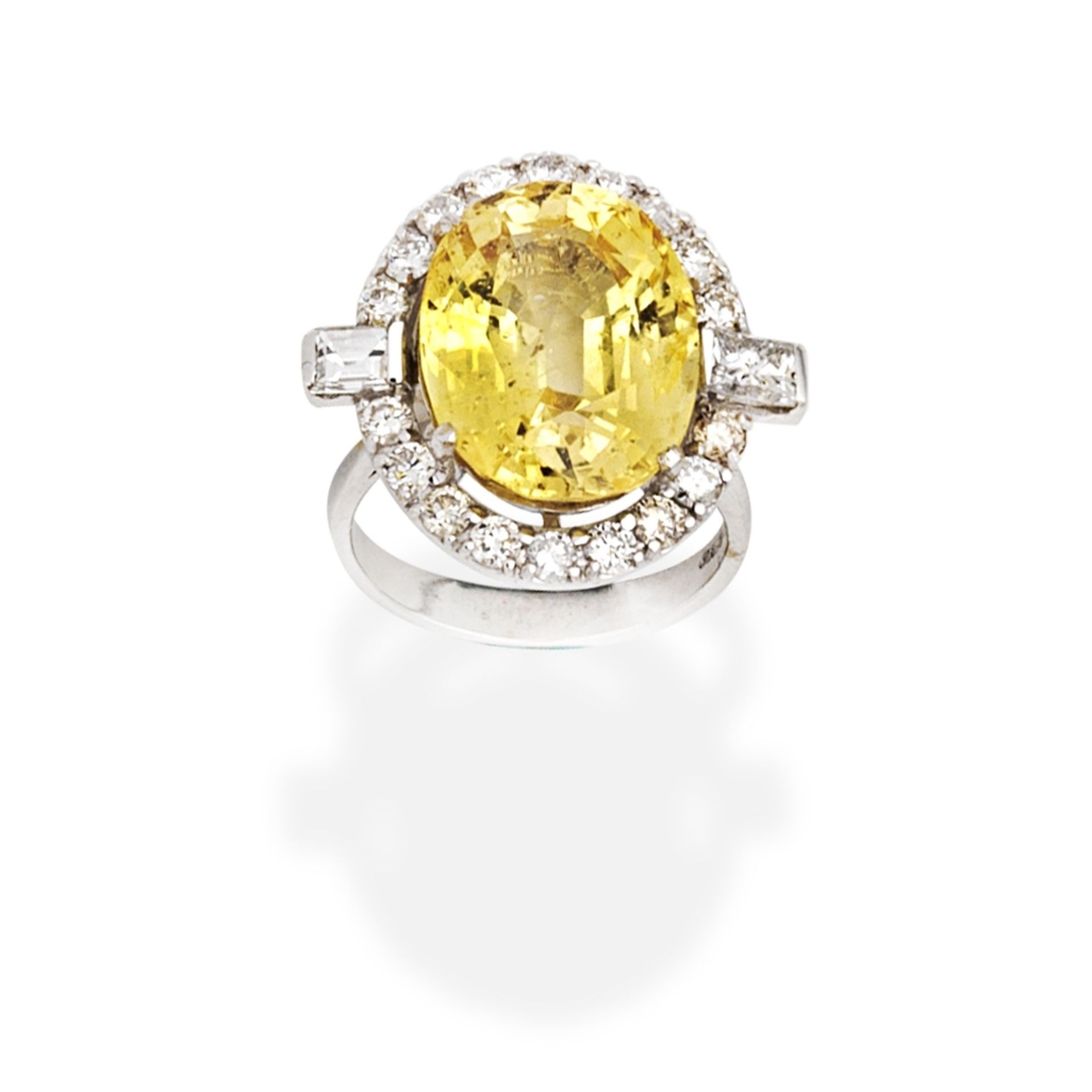 YELLOW SAPPHIRE AND DIAMOND CLUSTER RING