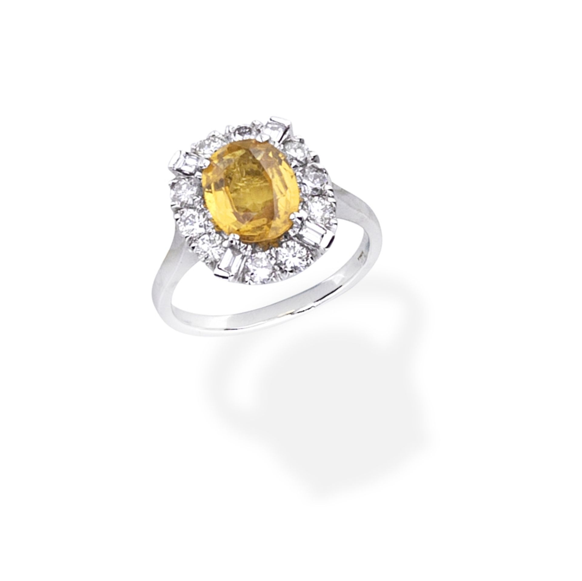 YELLOW SAPPHIRE AND DIAMOND CLUSTER RING