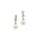 PAIRE DE CLIPS D'OREILLE PERLES DE CULTURE ET DIAMANTS