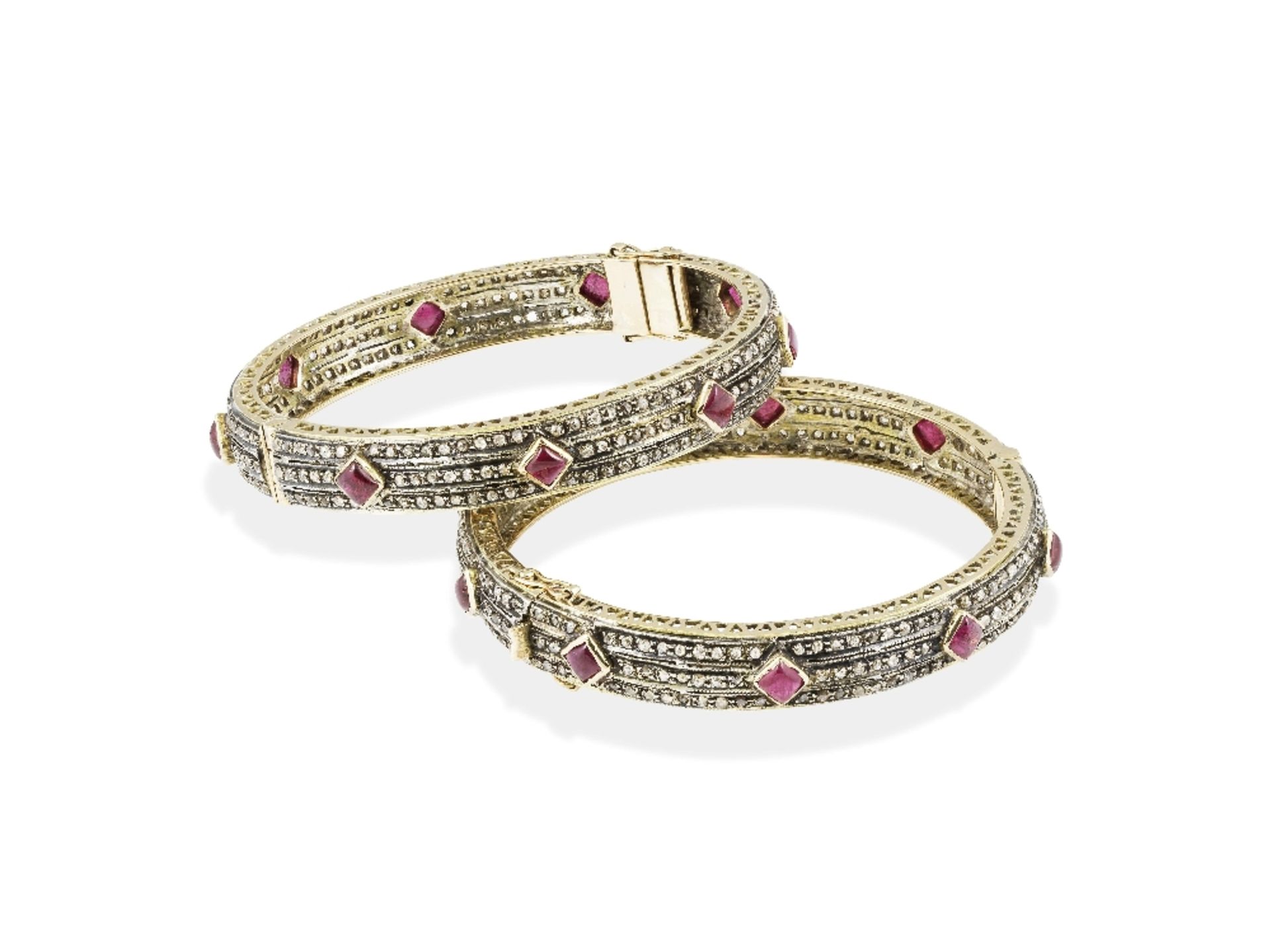 PAIRE DE BRACELETS RUBIS ET DIAMANTS - Image 2 of 3