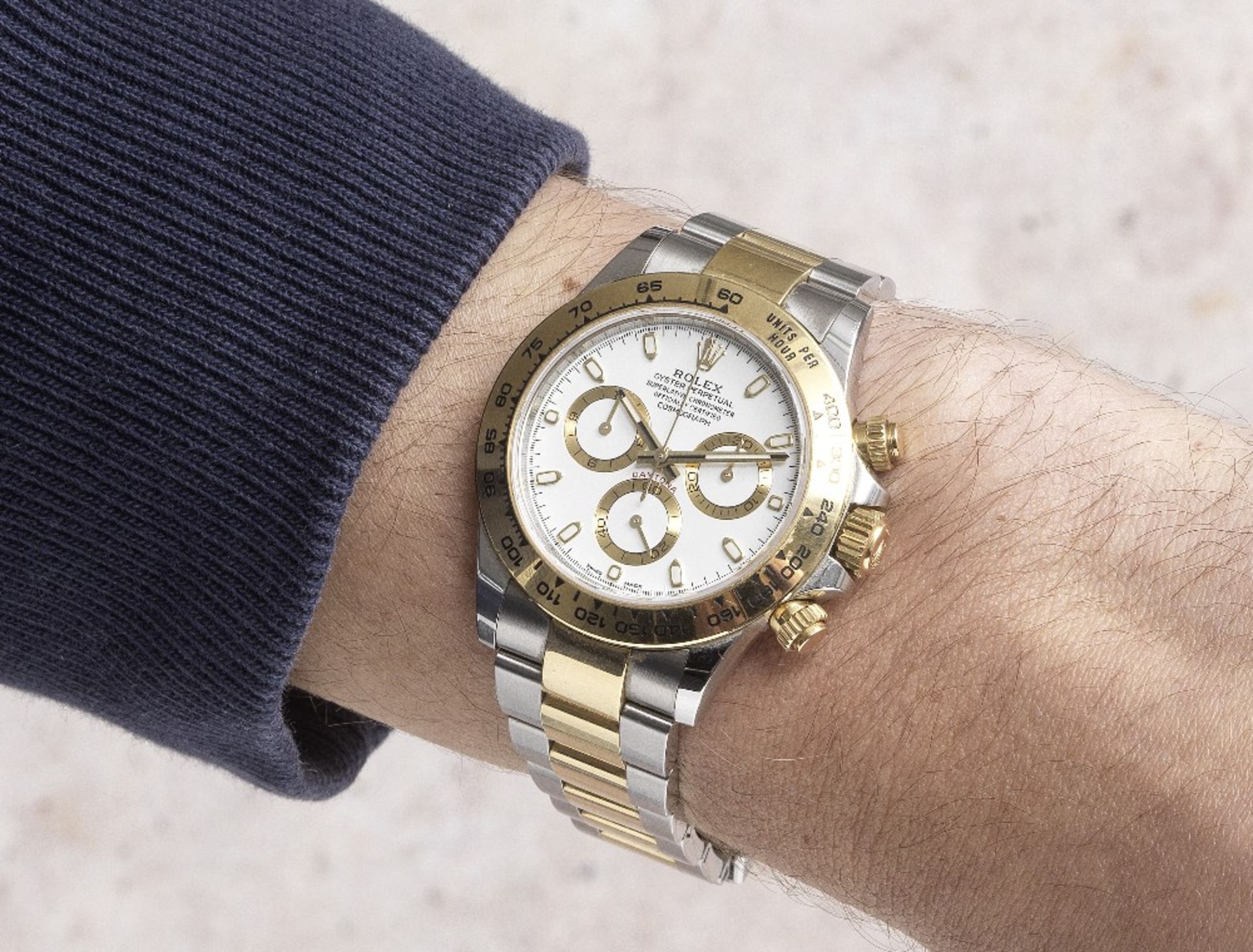 Rolex. A fine 18K gold and stainless steel automatic chronograph bracelet watch Cosmograph Dayto... - Image 2 of 2