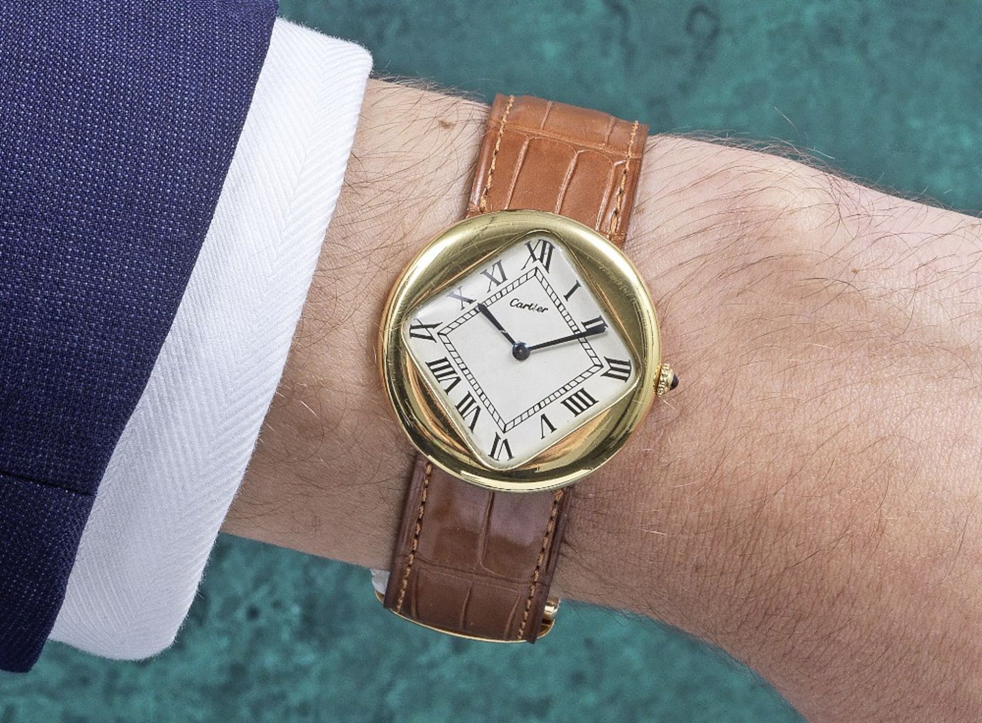 Cartier. A very fine and rare 18K gold manual wind wristwatch offered on behalf of the original o... - Bild 3 aus 3