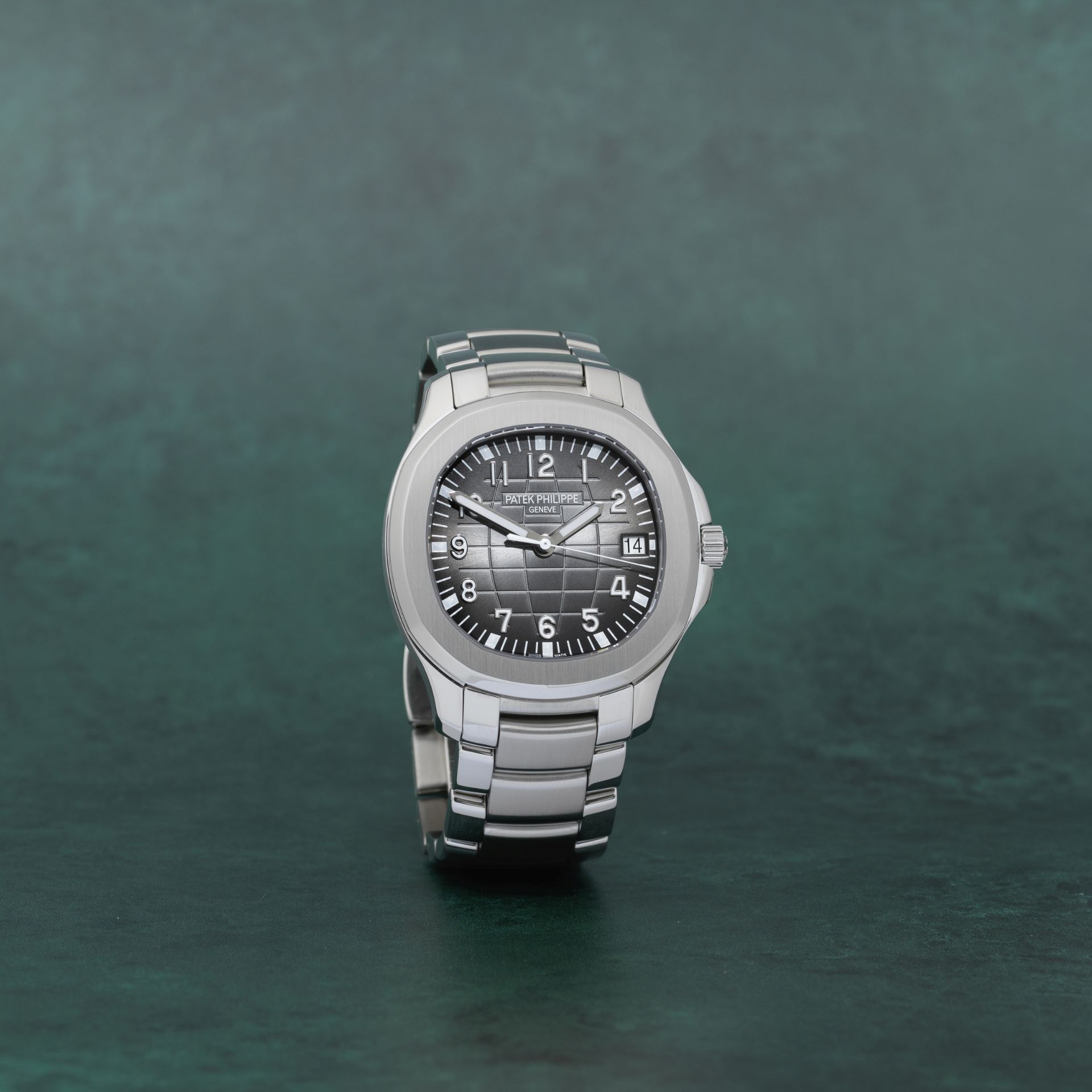 Patek Philippe. A fine stainless steel automatic calendar bracelet watch Aquanaut, Ref: 5167/1A,...