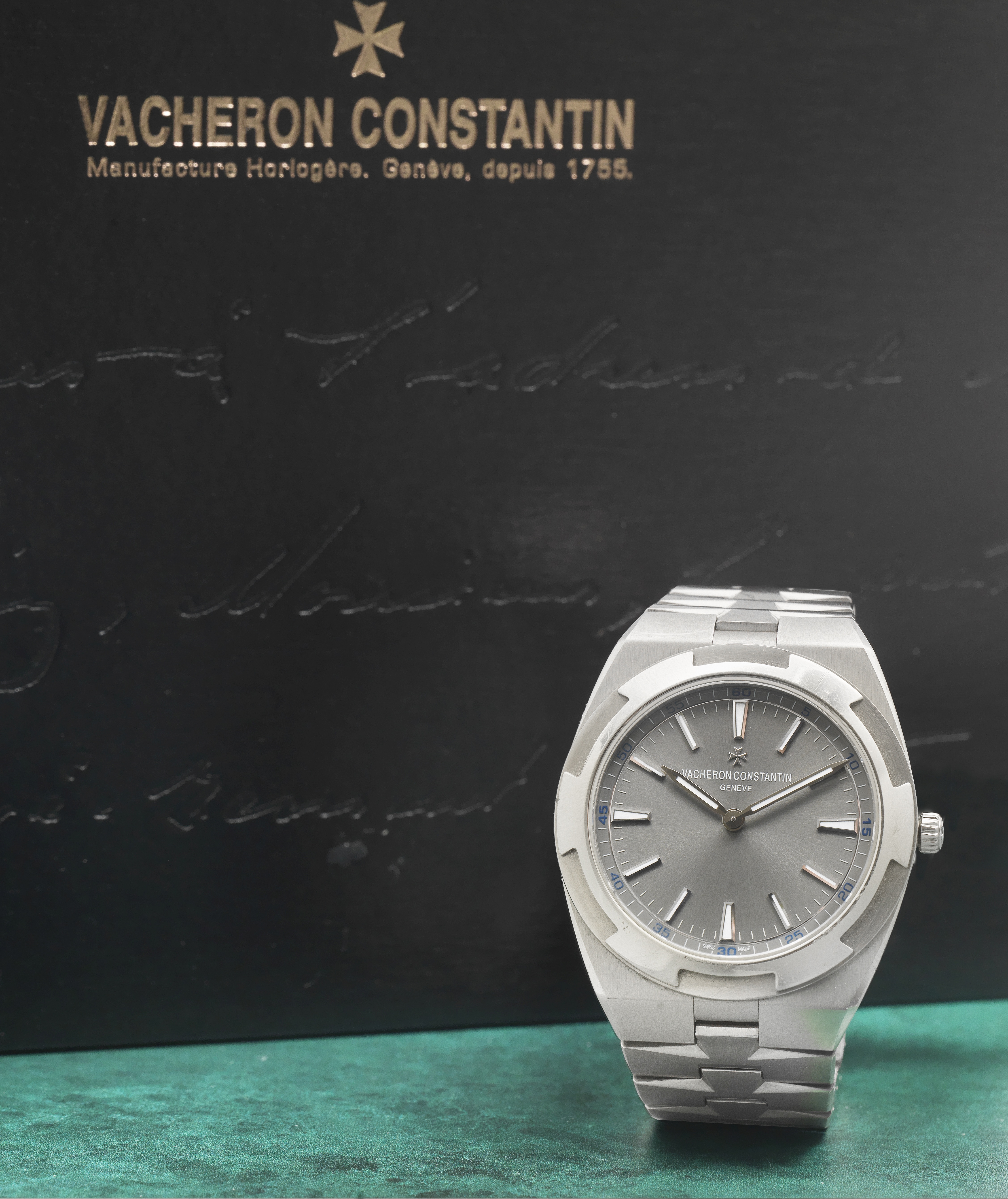 Vacheron Constantin. A fine and rare 18K white gold automatic bracelet watch Overseas, Ref: 2000...